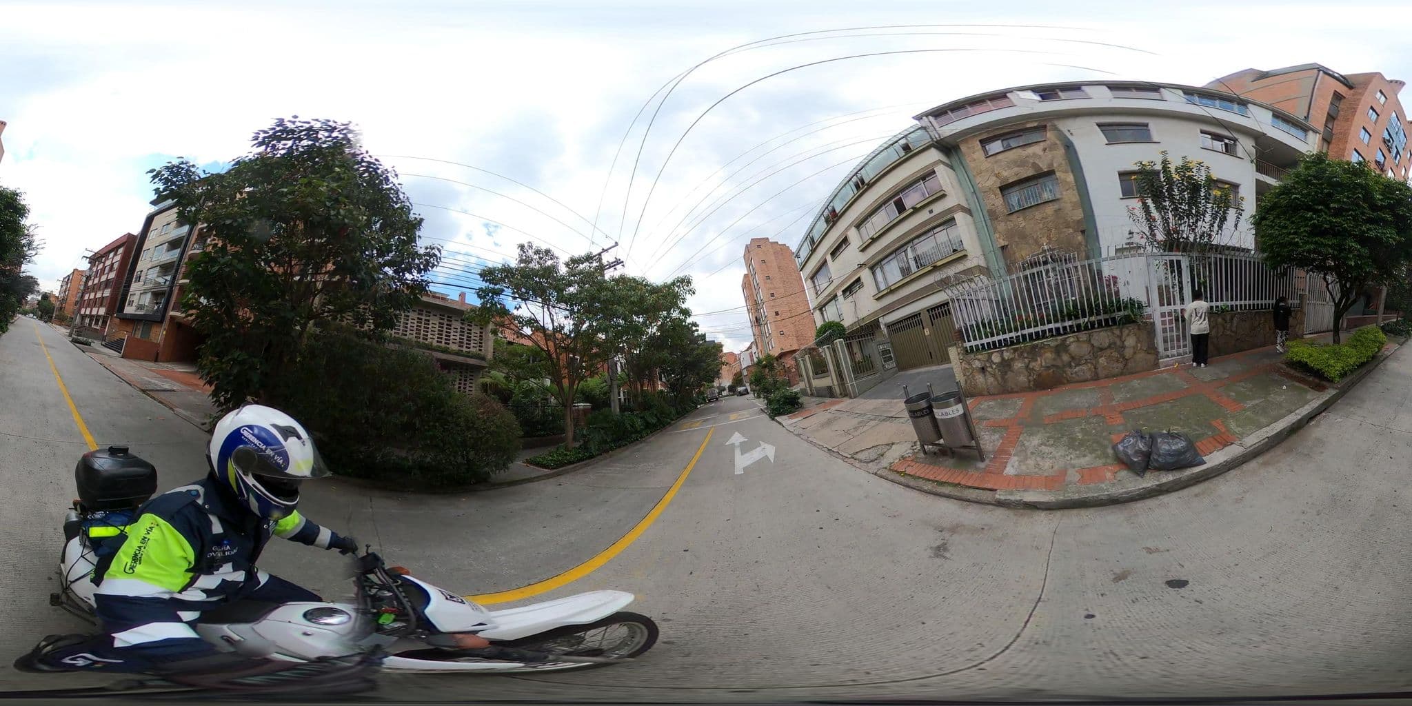 Street view near Hotel la Boutique La Salle, Bogotá