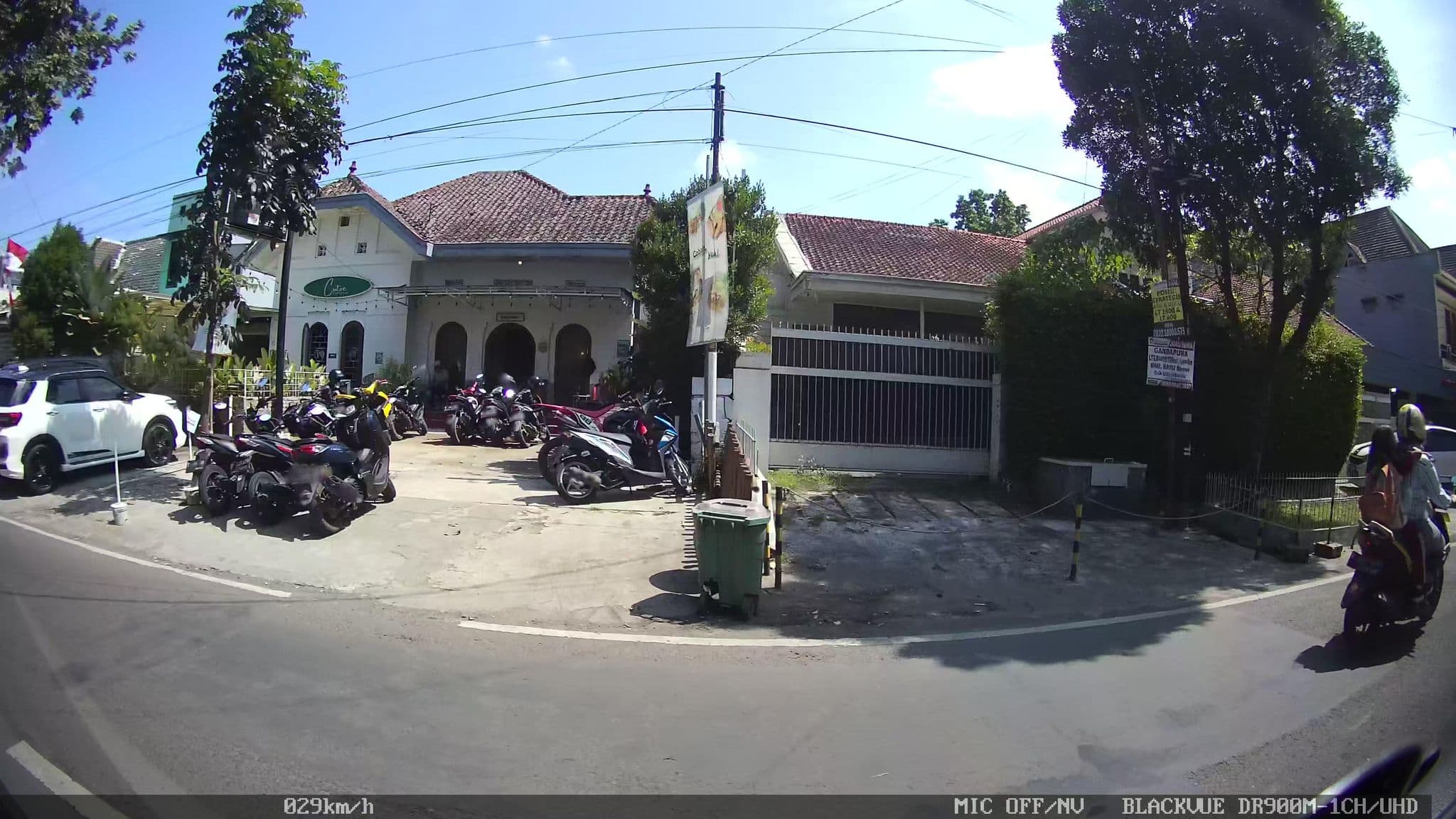 Street view near Wisma wirabuana, Bandung — © kaart_2 (CC BY-SA · Mapillary)