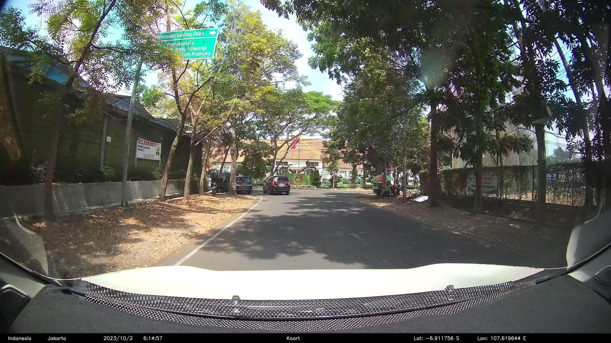 Street view near Oasis Siliwangi Hotel, Bandung — © kaart5 (CC BY-SA · Mapillary)