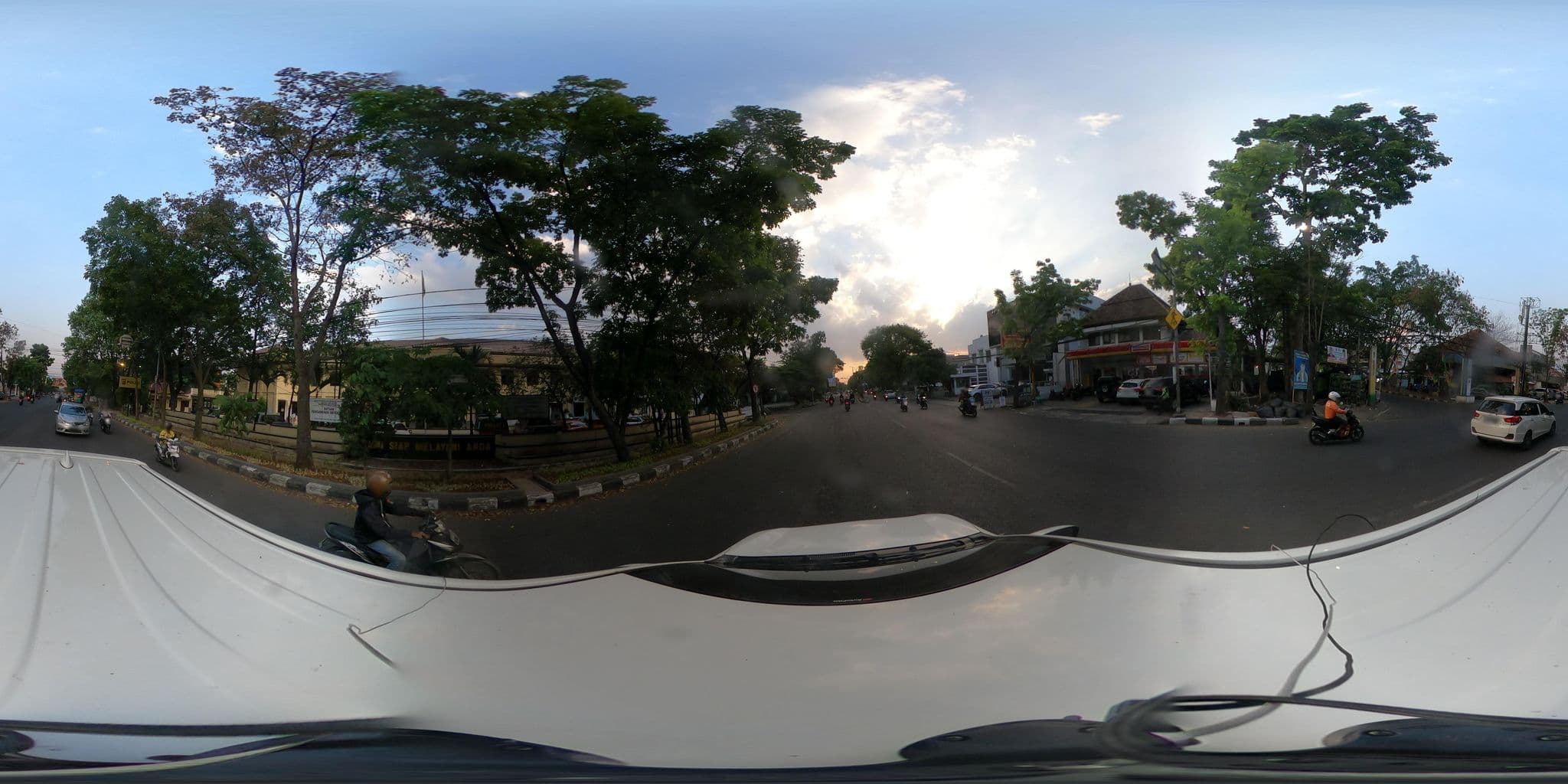 Street view near Newton Hotel (jl.Ahmad Yani,Bandung), Bandung — © kaart5 (CC BY-SA · Mapillary)