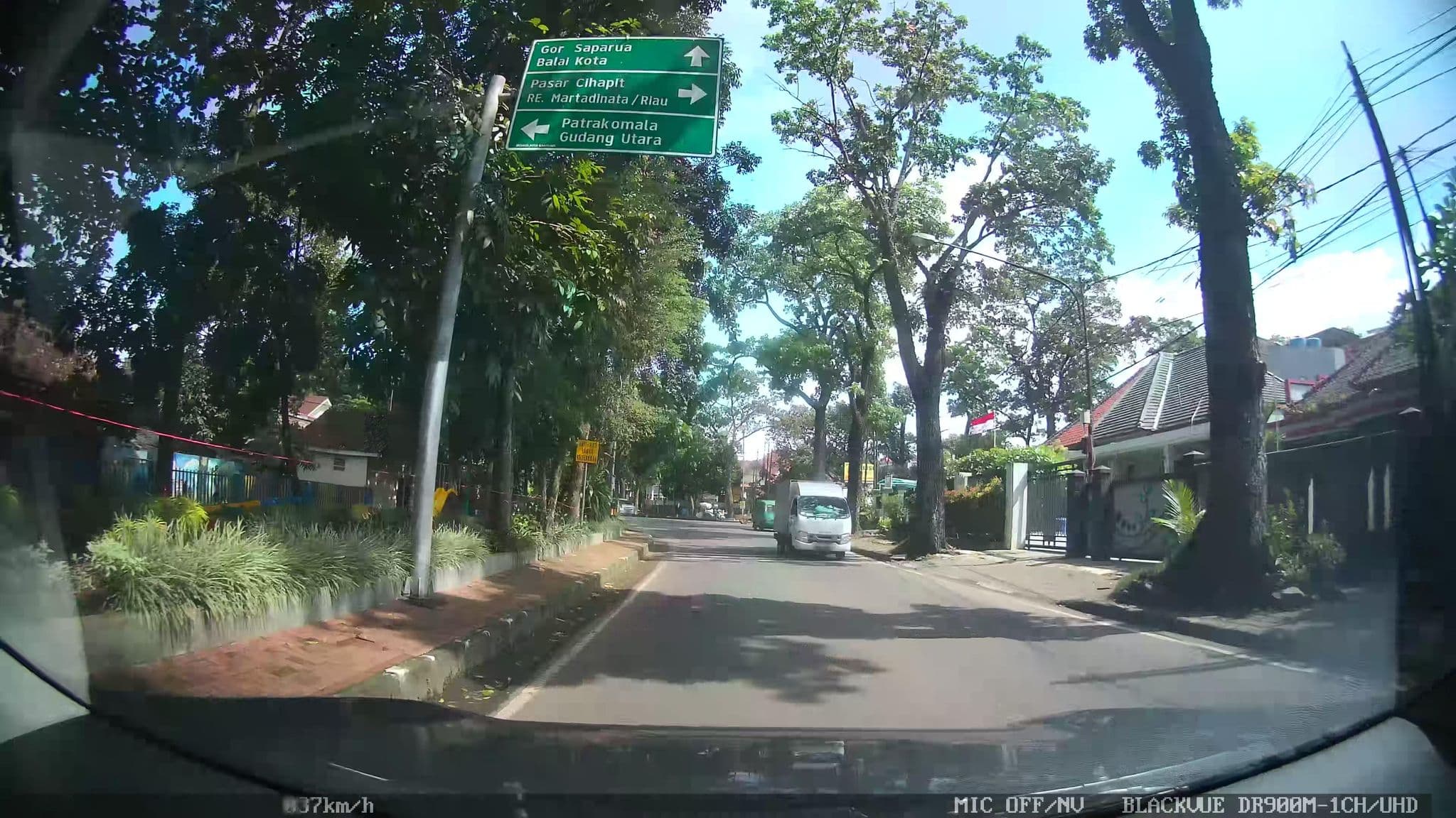 Street view near Liz Palace Hotel, Bandung — © kaart5 (CC BY-SA · Mapillary)