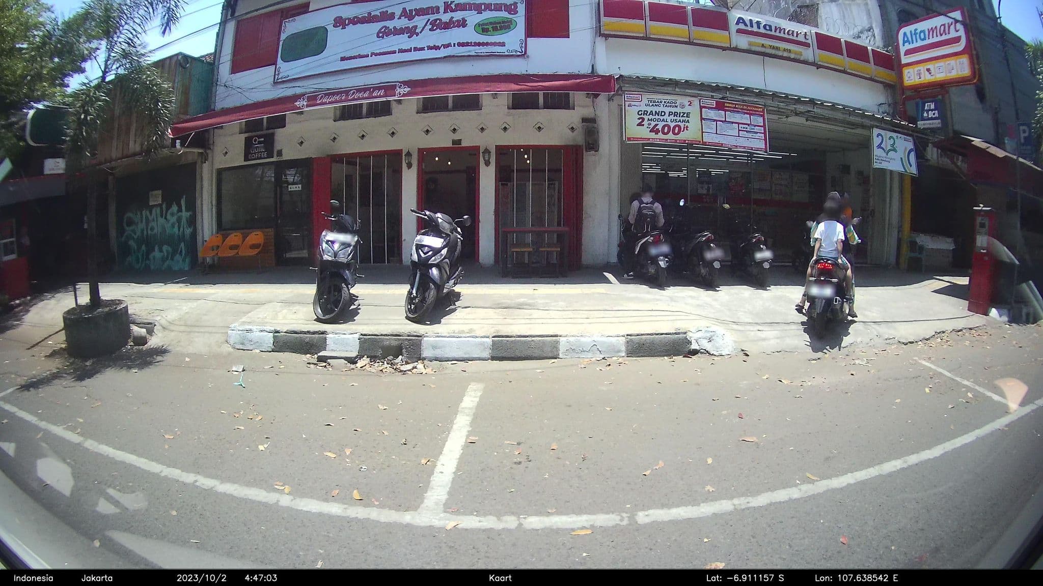 Street view near Graha Cimbuleuit, Bandung — © kaart5 (CC BY-SA · Mapillary)