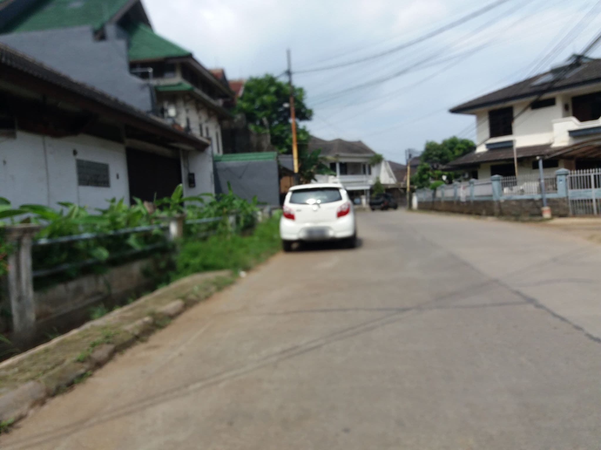 Street view near Superior Room [Arlya Hotel], Bandung — © fedrian_syah (CC BY-SA · Mapillary)