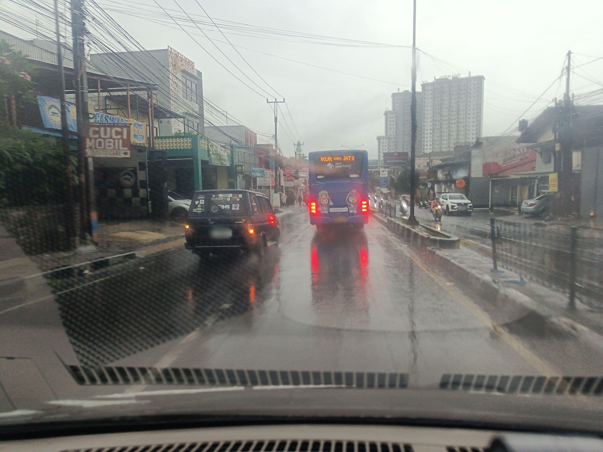 Street view near Yokotel Jatinangor, Cileunyi — © hen0ch (CC BY-SA · Mapillary)