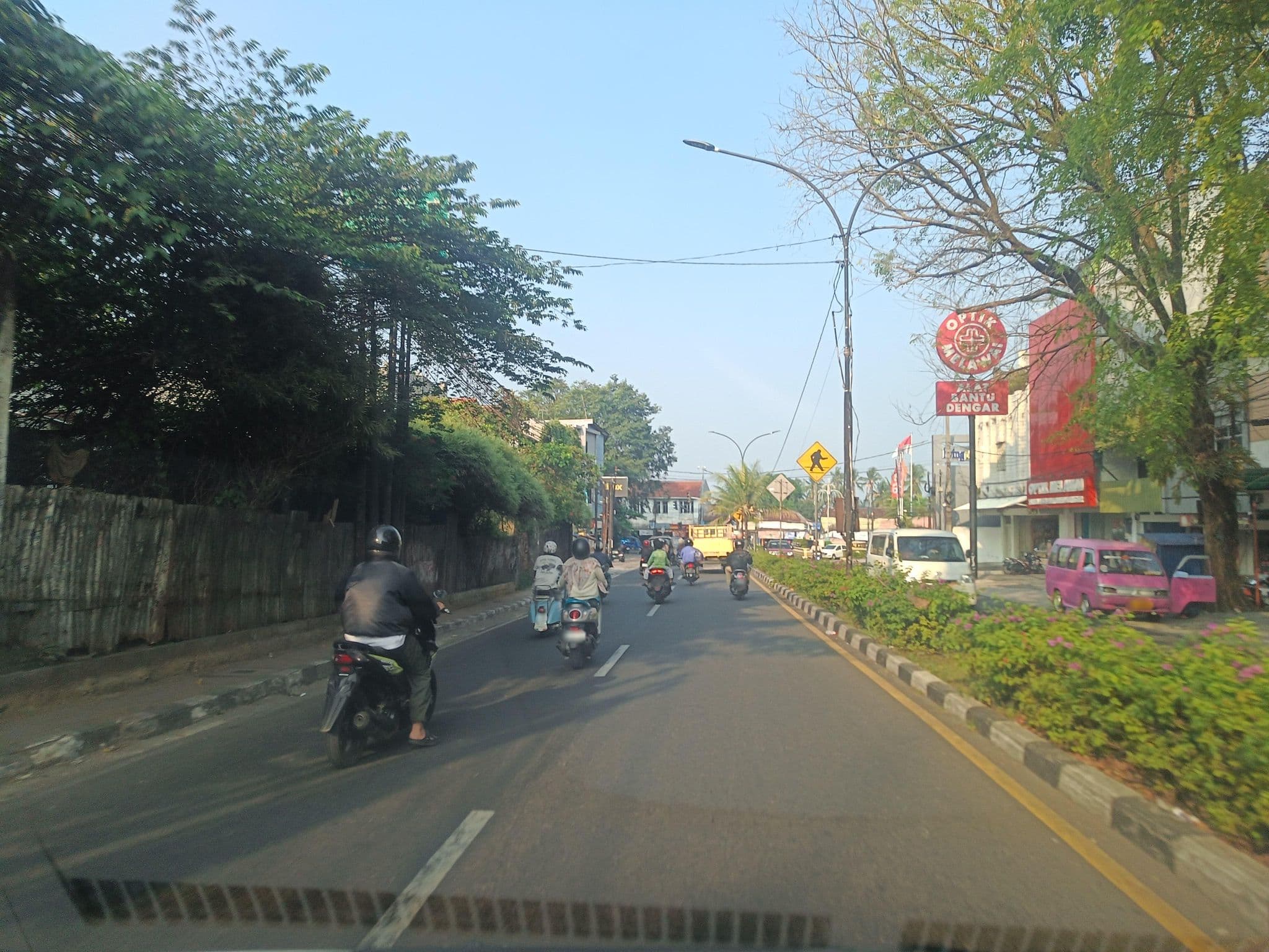 Street view near Milenia Guest House, Cianjur — © hen0ch (CC BY-SA · Mapillary)