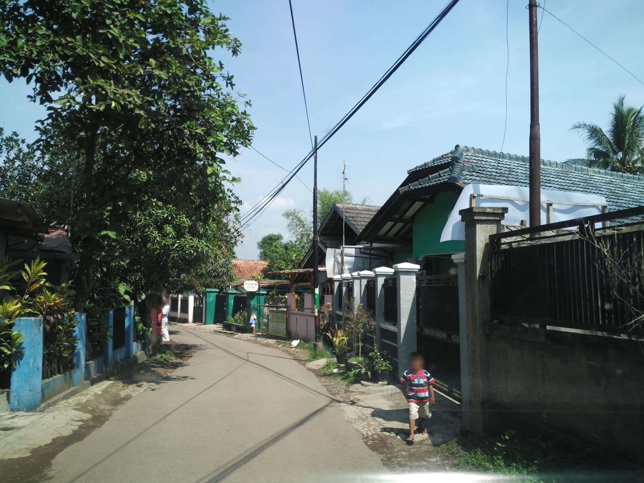 Street view near Hotel golden flower bandung, Cianjur — © roadroid (CC BY-SA · Mapillary)