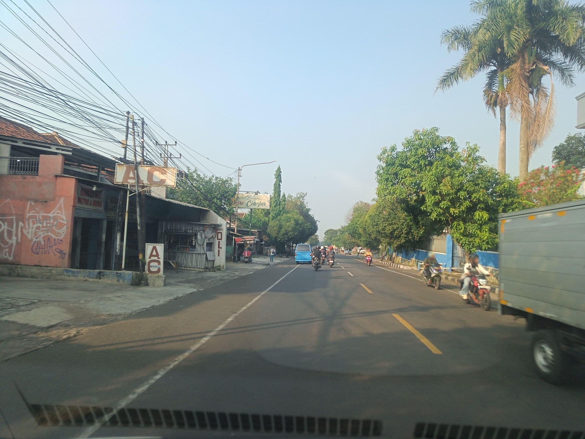 Street view near Dayang Sumbi Hotel, Cianjur — © hen0ch (CC BY-SA · Mapillary)