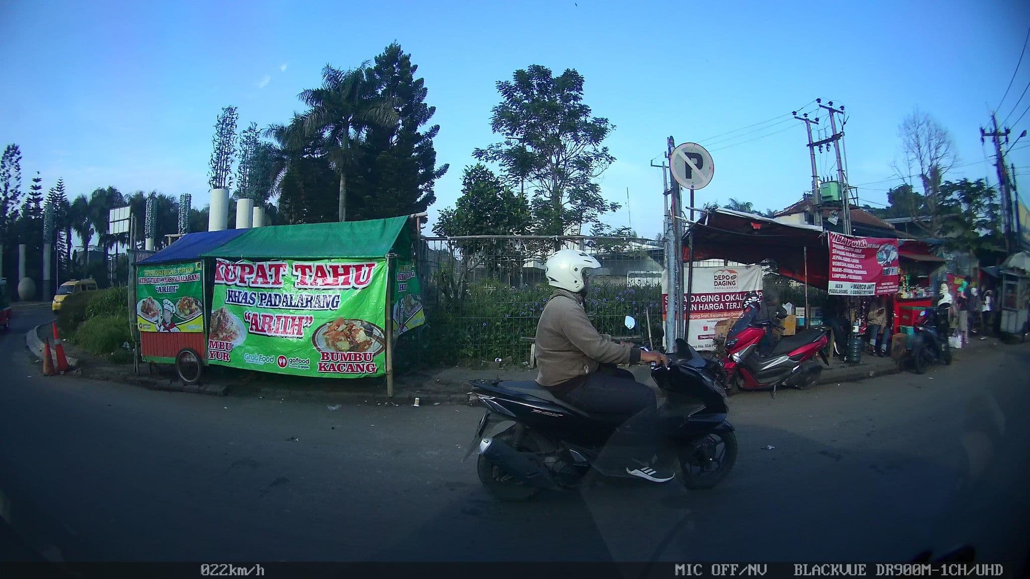 Street view near Kristal Hotel, Padalarang — © kaart_2 (CC BY-SA · Mapillary)