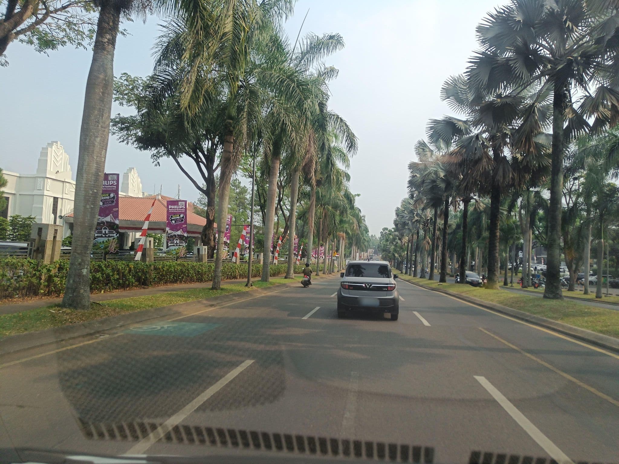Street view near Hotel Masonpine Kota Baru Parahyangan, Padalarang — © hen0ch (CC BY-SA · Mapillary)