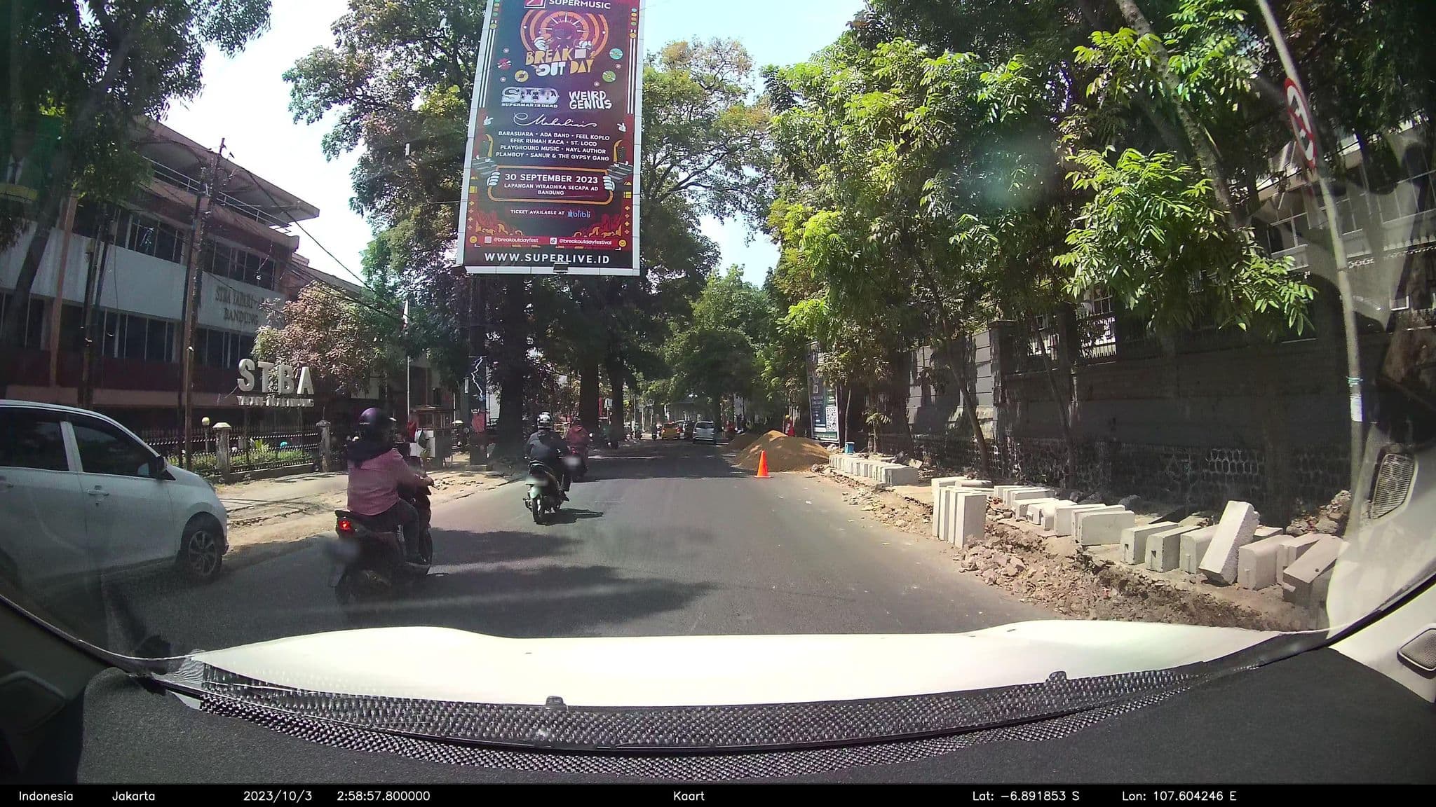 Street view near Claity Hotel, Bandung — © kaart5 (CC BY-SA · Mapillary)
