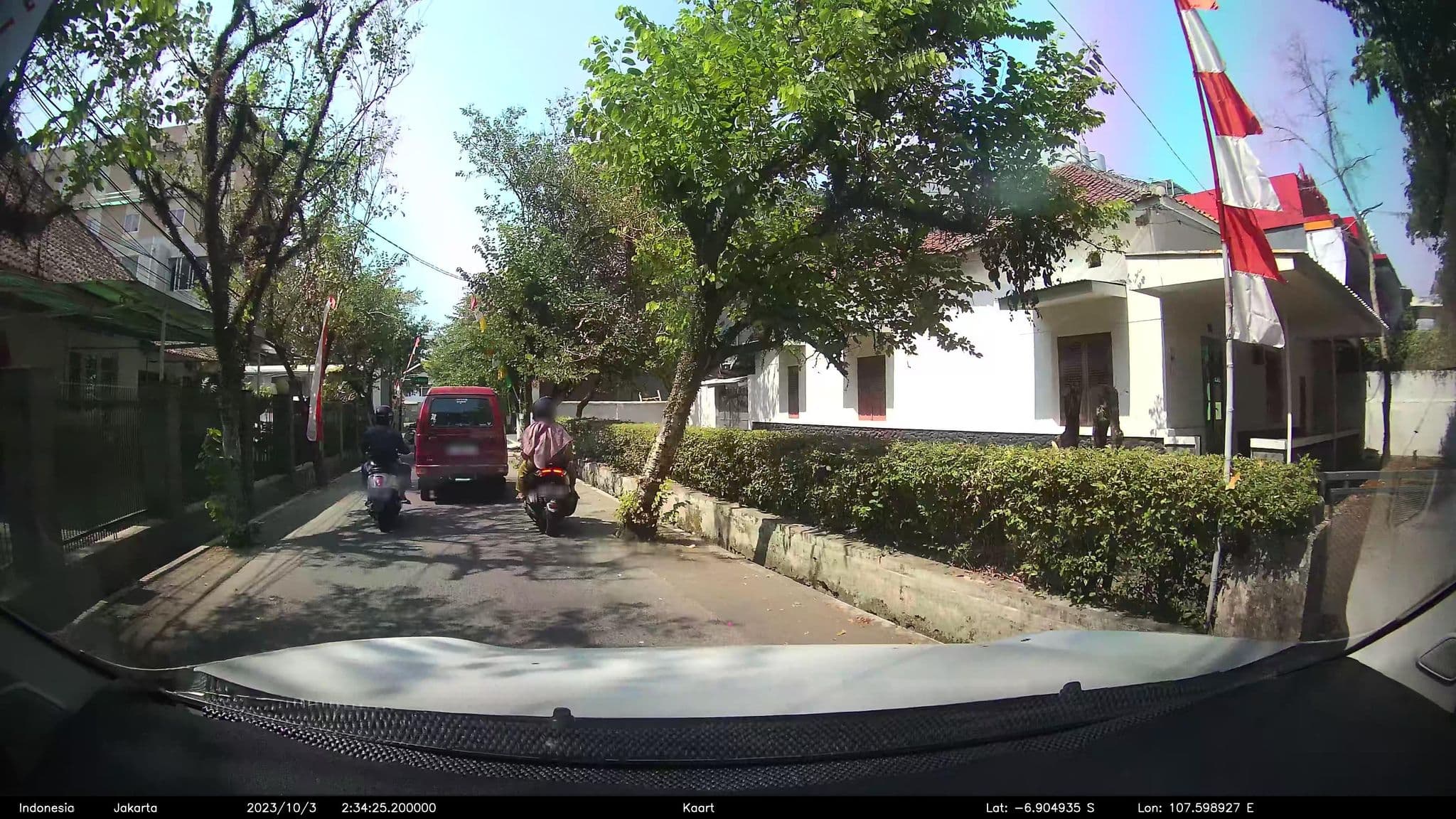 Street view near Hotel Catellya, Bandung — © kaart5 (CC BY-SA · Mapillary)