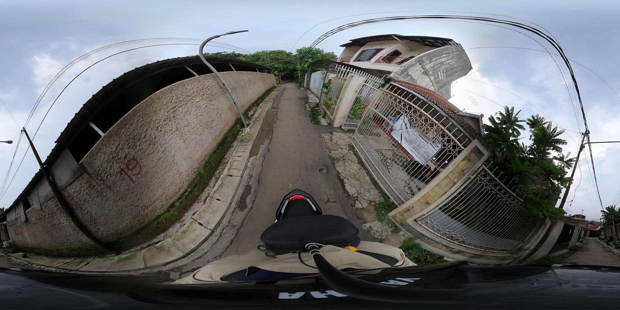 Street view near Hotel Santika Premiere, Bandung — © Kaart_Local (CC BY-SA · Mapillary)