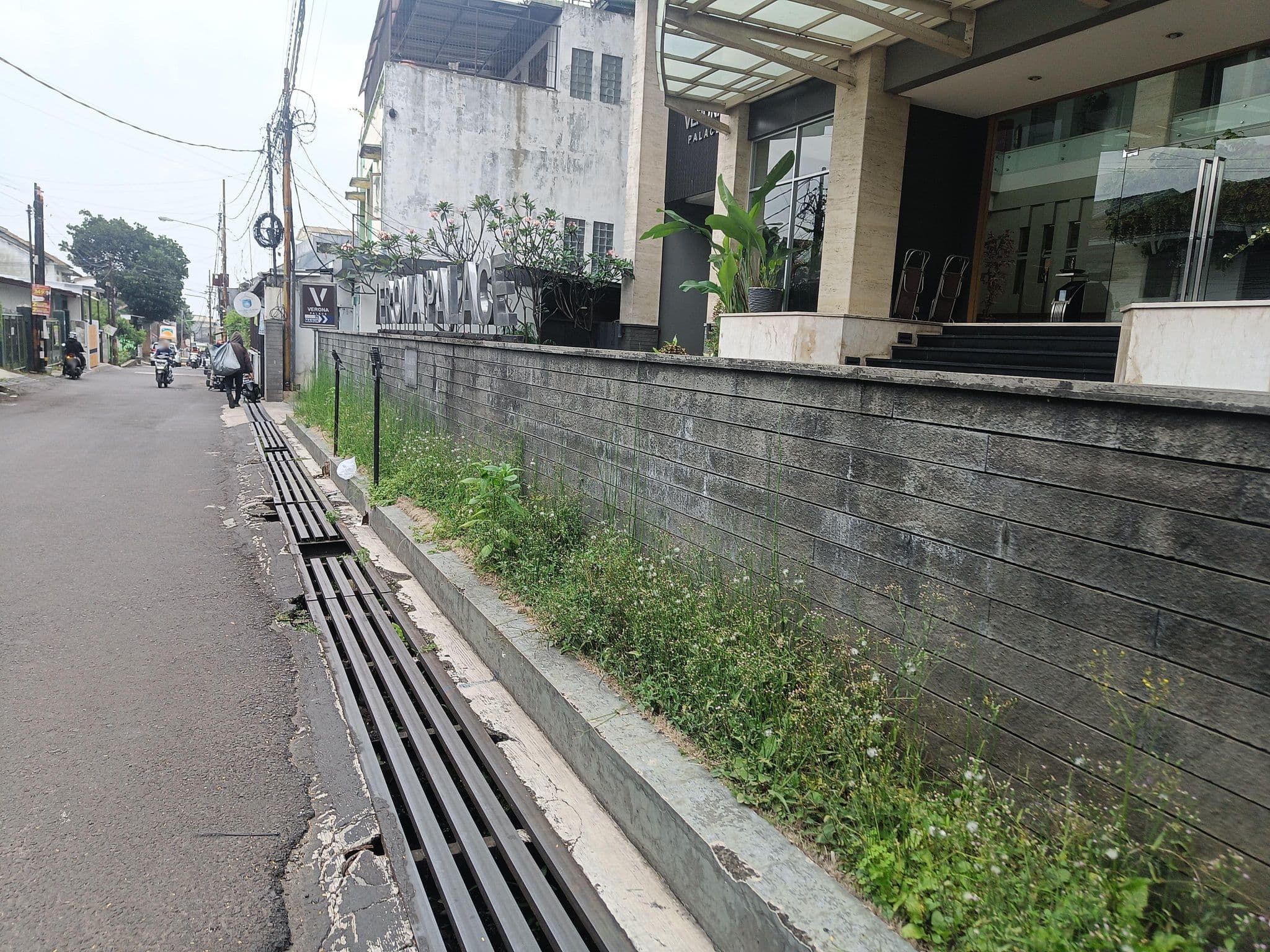 Street view near Florence Hall (Verona Palace Hotel), Bandung — © hen0ch (CC BY-SA · Mapillary)