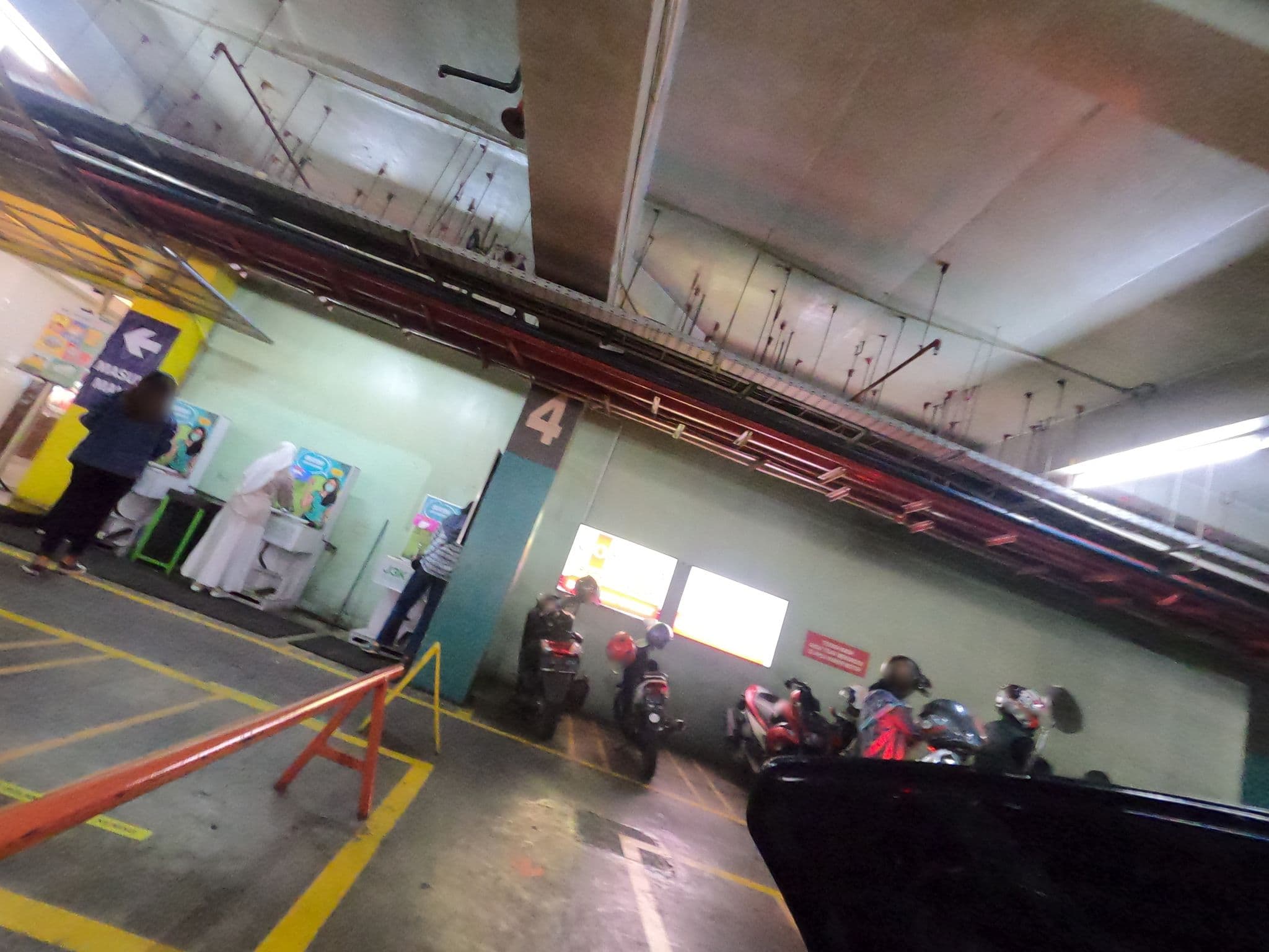 Street view near Mess AURI Cihampelas, Bandung — © addharuery (CC BY-SA · Mapillary)