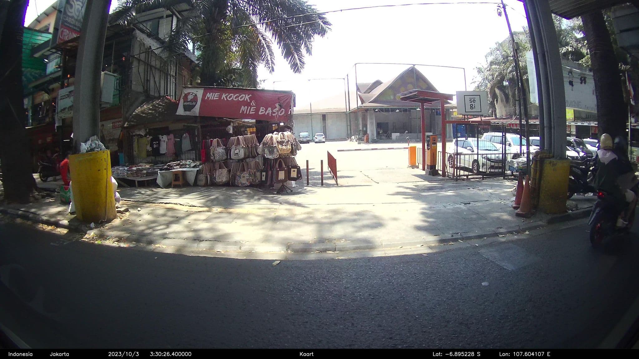 Street view near Batara Hotel dan Pool X-Trans, Bandung — © kaart5 (CC BY-SA · Mapillary)