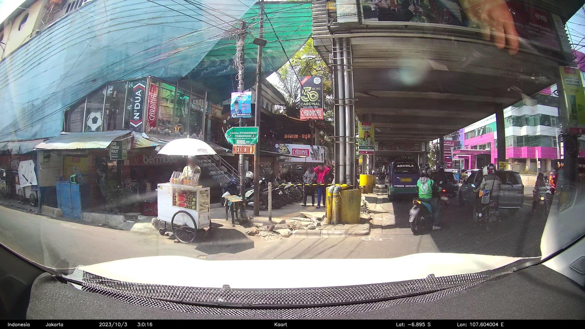 Street view near Serela Cihampelas Hotel, Bandung — © kaart5 (CC BY-SA · Mapillary)