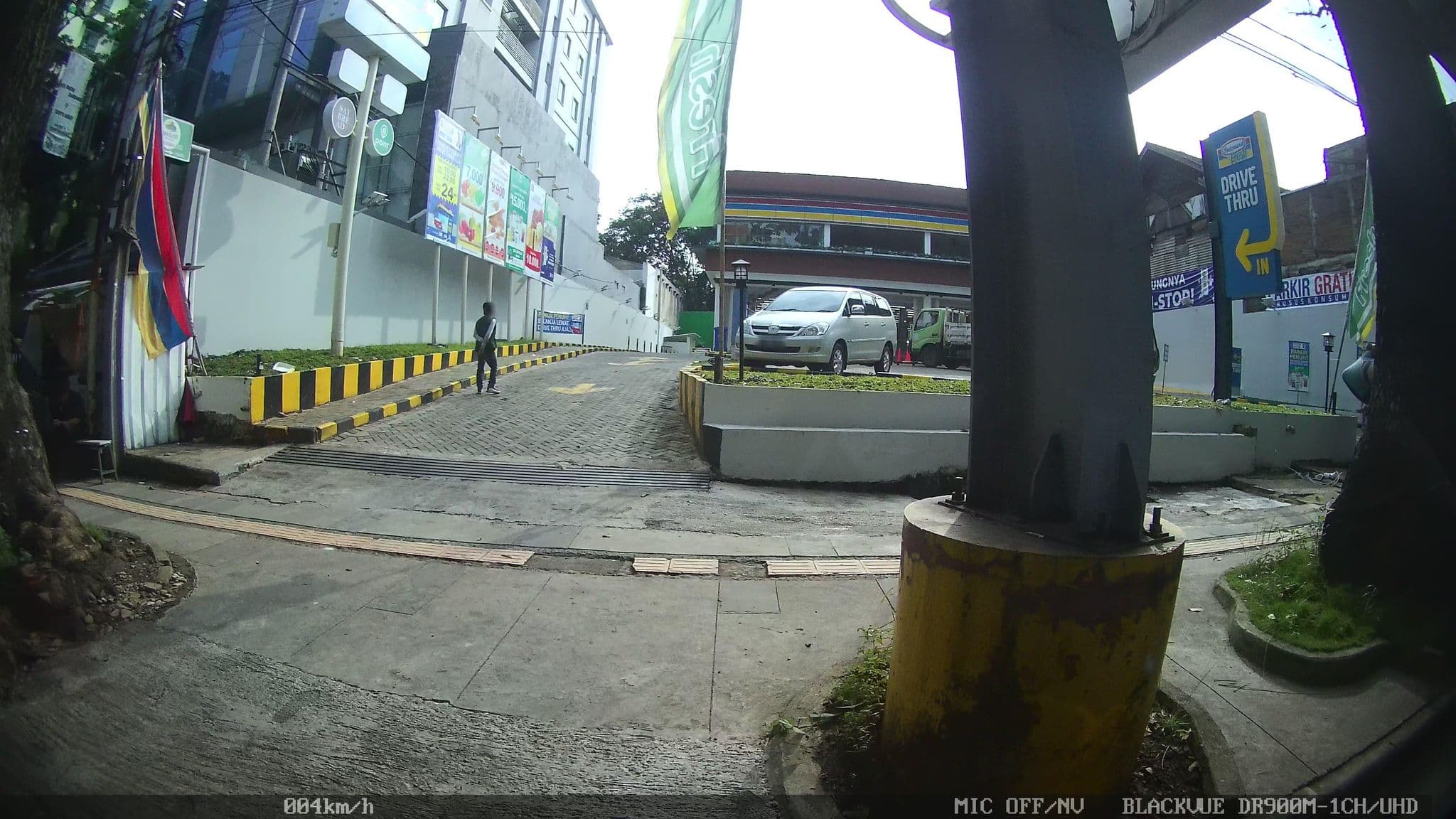Street view near Green Batara Hotel, Bandung — © kaart_2 (CC BY-SA · Mapillary)