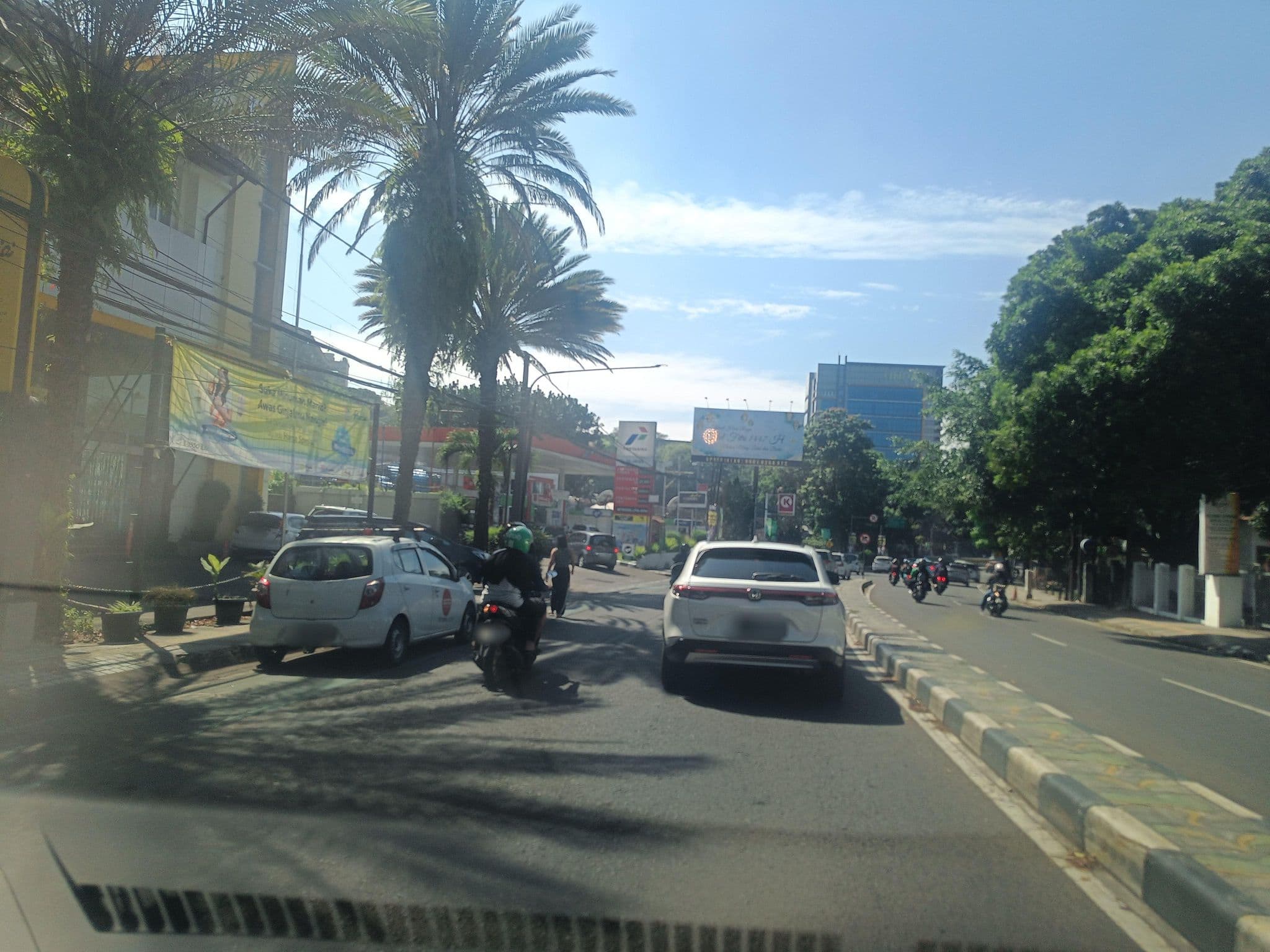Street view near pos satpam "sakura guest house", Bandung — © hen0ch (CC BY-SA · Mapillary)