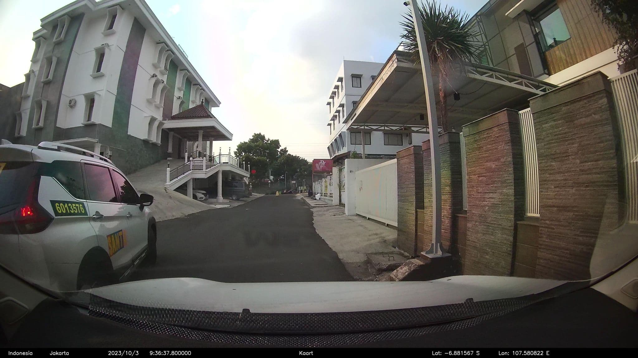 Street view near Wisma setrasari, Cimahi — © kaart5 (CC BY-SA · Mapillary)