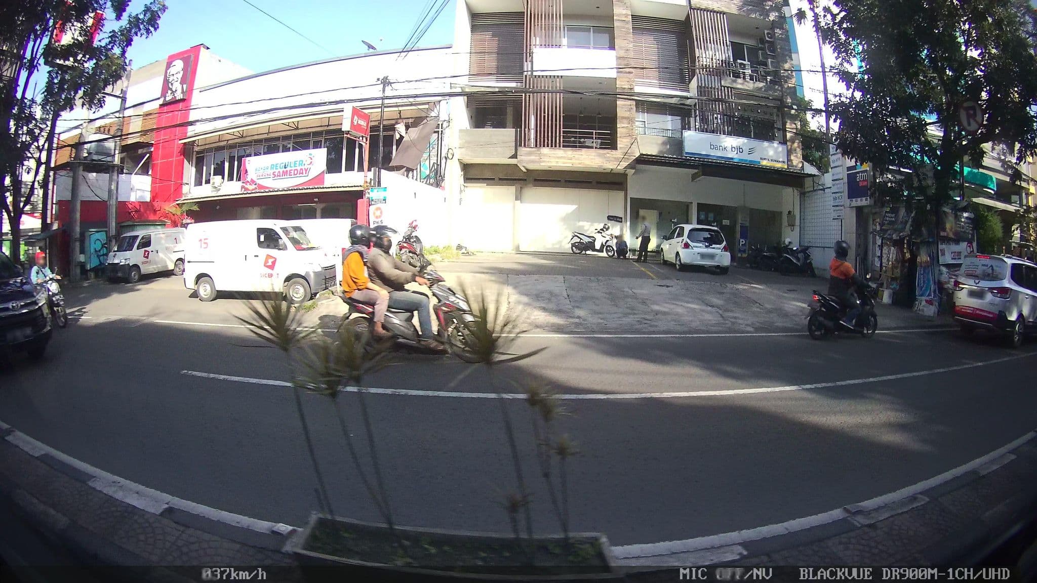 Street view near Illos Hotel, Cimahi — © kaart_2 (CC BY-SA · Mapillary)