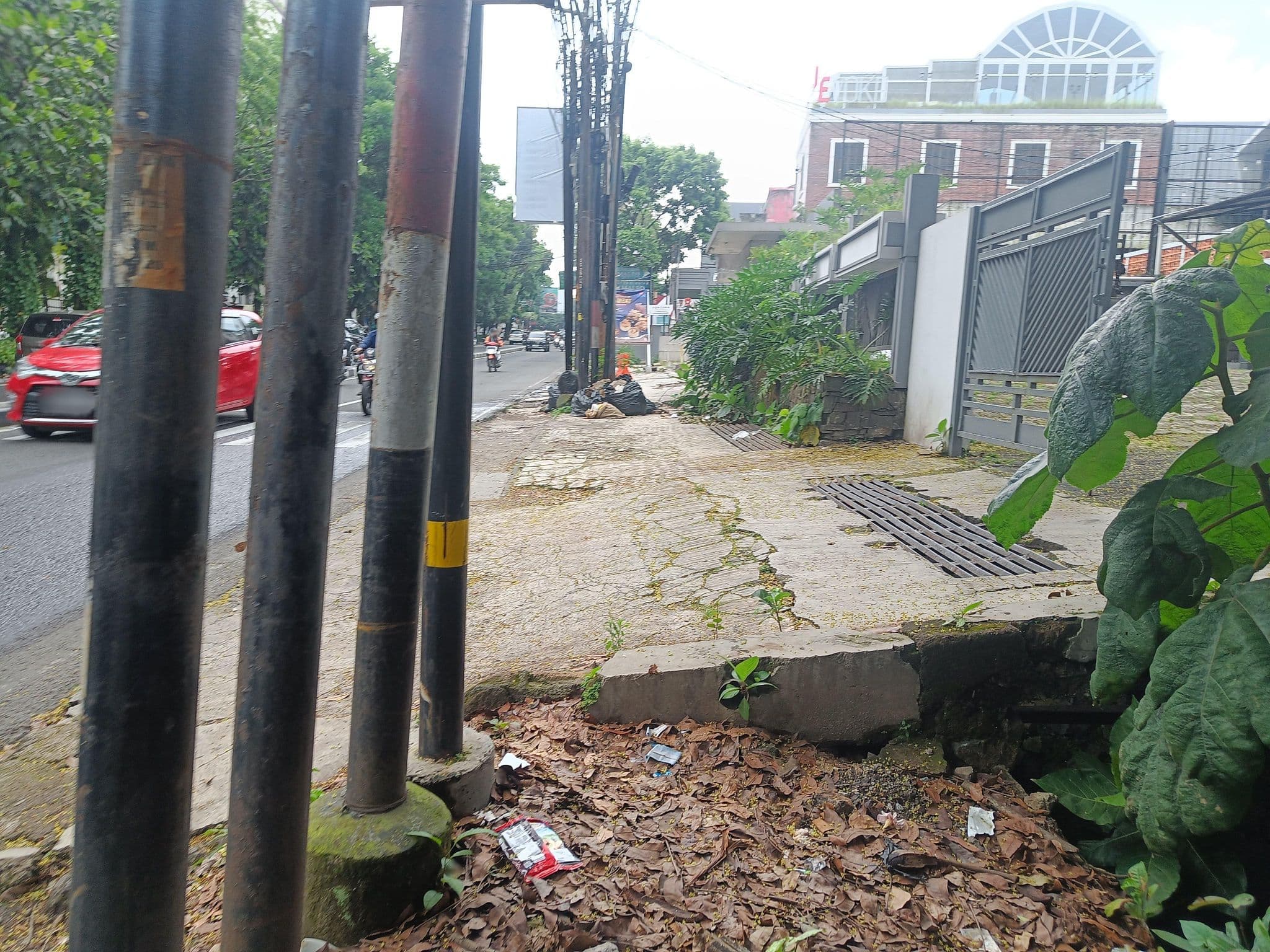 Street view near Garden Permata Hotel, Cimahi — © hen0ch (CC BY-SA · Mapillary)