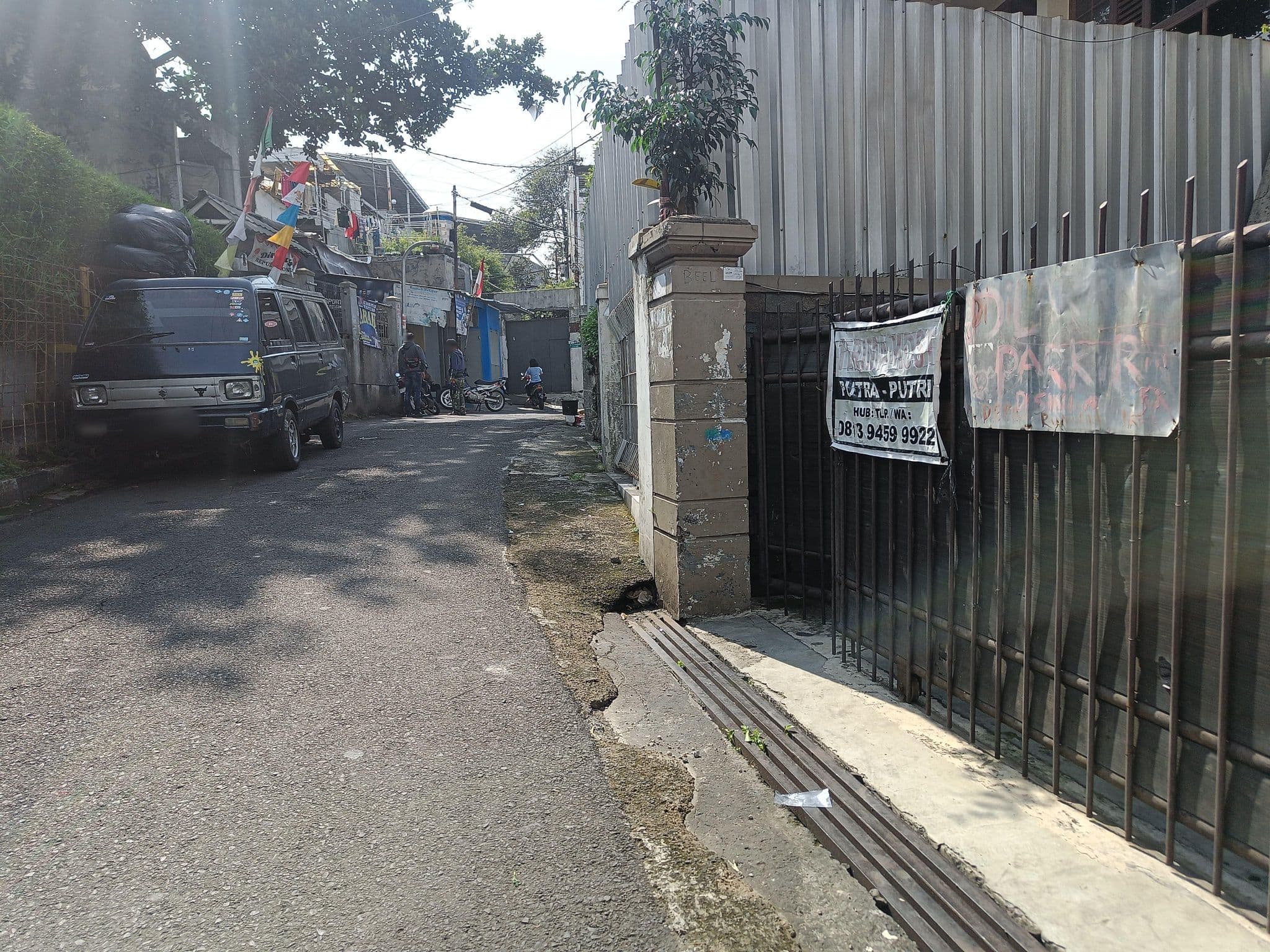 Street view near Kost Pak Haji, Bandung — © hen0ch (CC BY-SA · Mapillary)