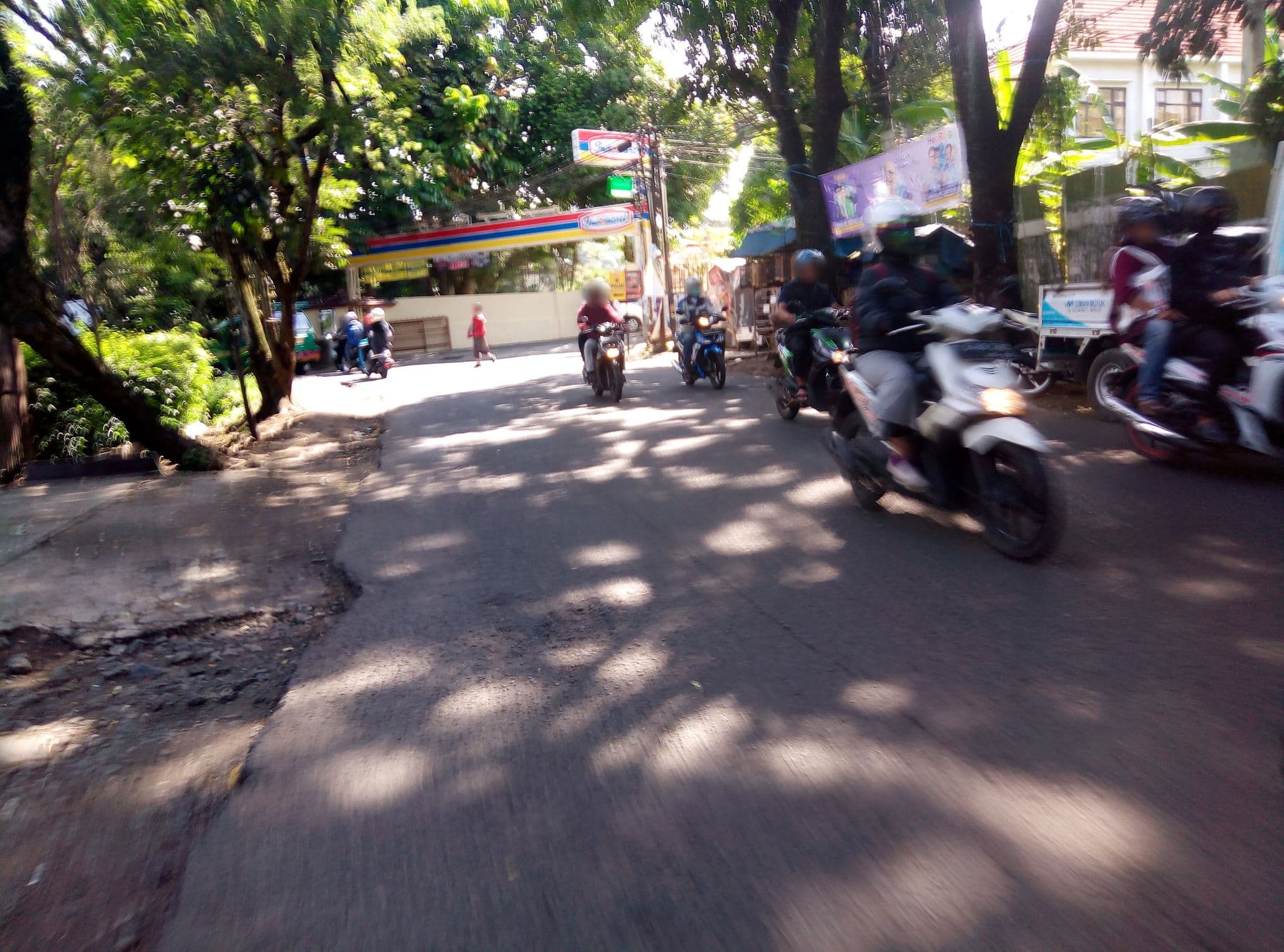 Street view near Summer Hill, Cimahi — © fedrian_syah (CC BY-SA · Mapillary)