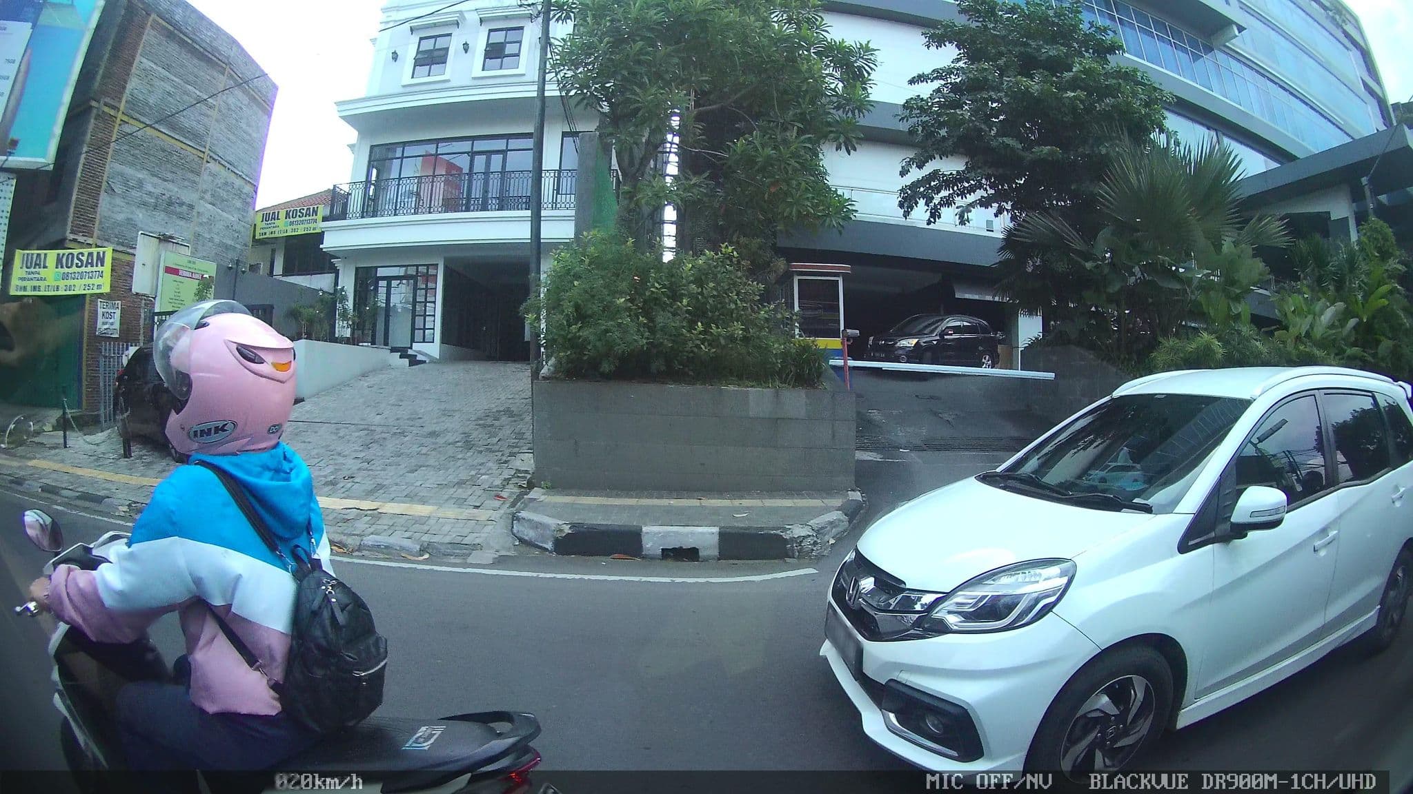 Street view near DX Premier Cihampelas, Bandung — © kaart_2 (CC BY-SA · Mapillary)