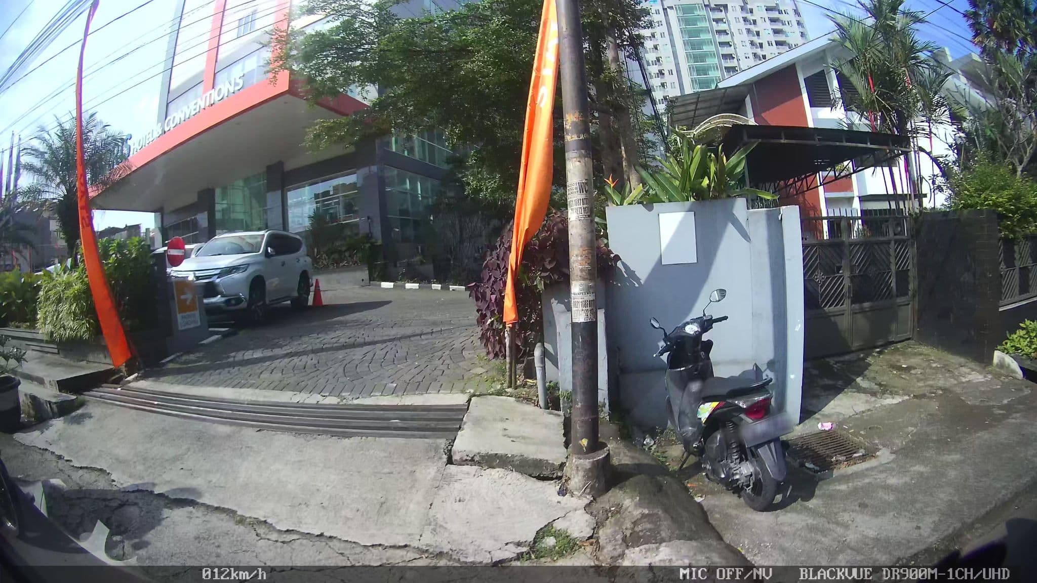 Street view near Harris Hotel & Conventions, Bandung — © kaart_2 (CC BY-SA · Mapillary)