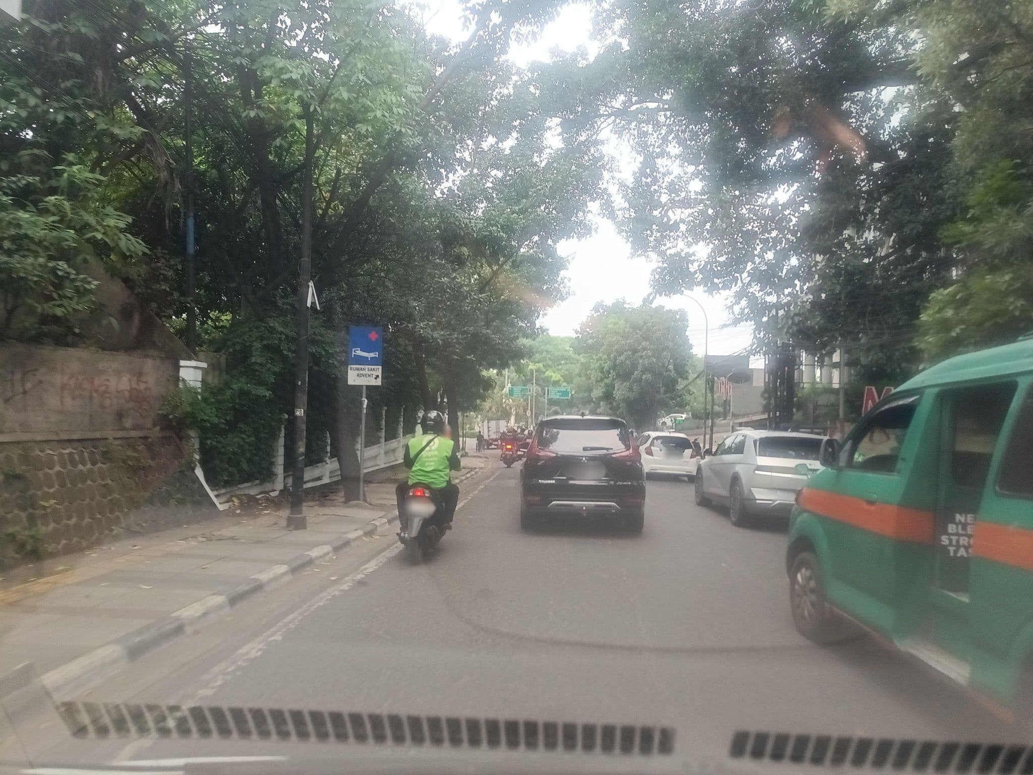 Street view near Swimming Pool - Asmila Boutique Hotel, Bandung — © hen0ch (CC BY-SA · Mapillary)