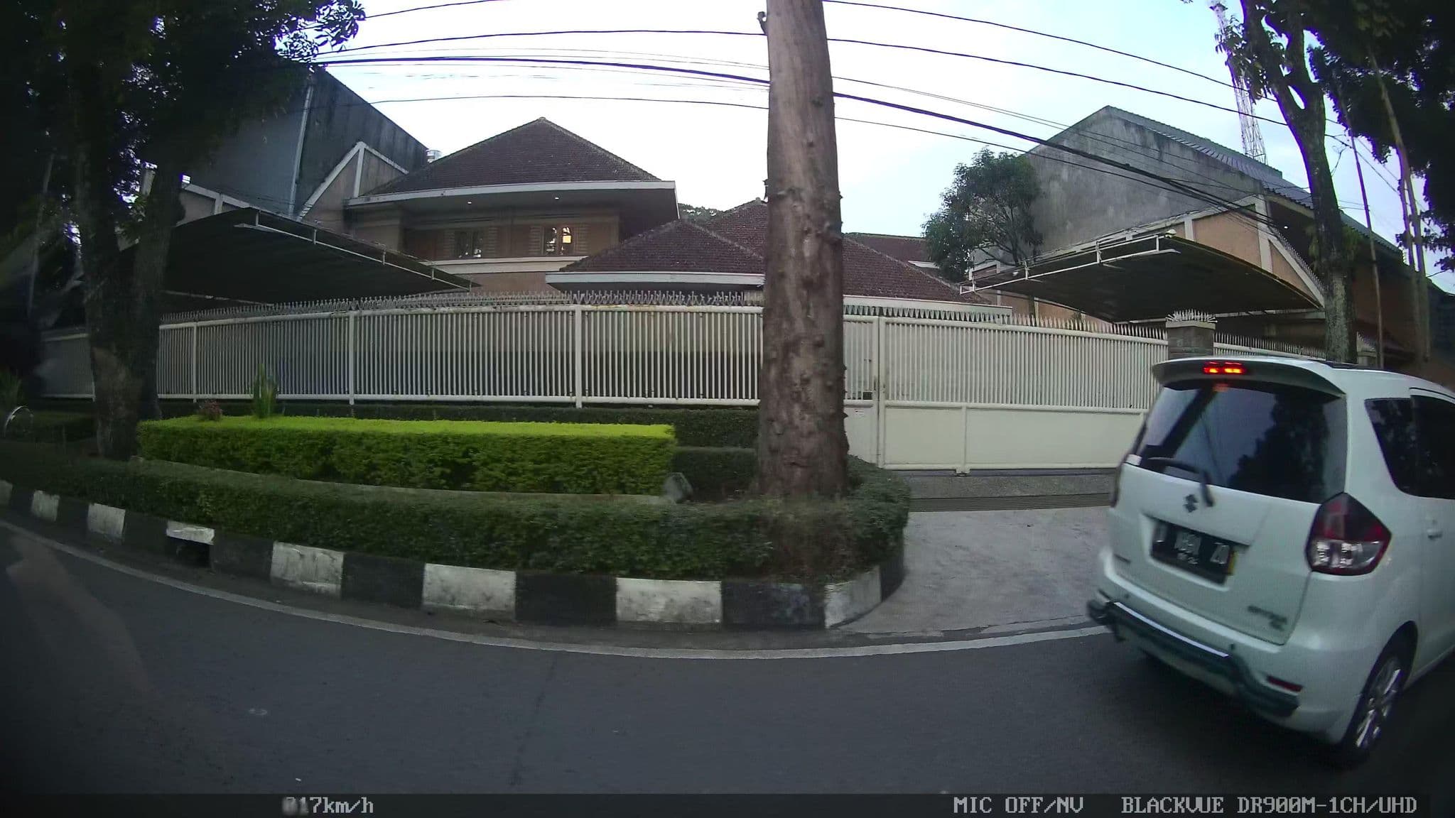 Street view near Stevie.g Hotel, Bandung — © kaart5 (CC BY-SA · Mapillary)