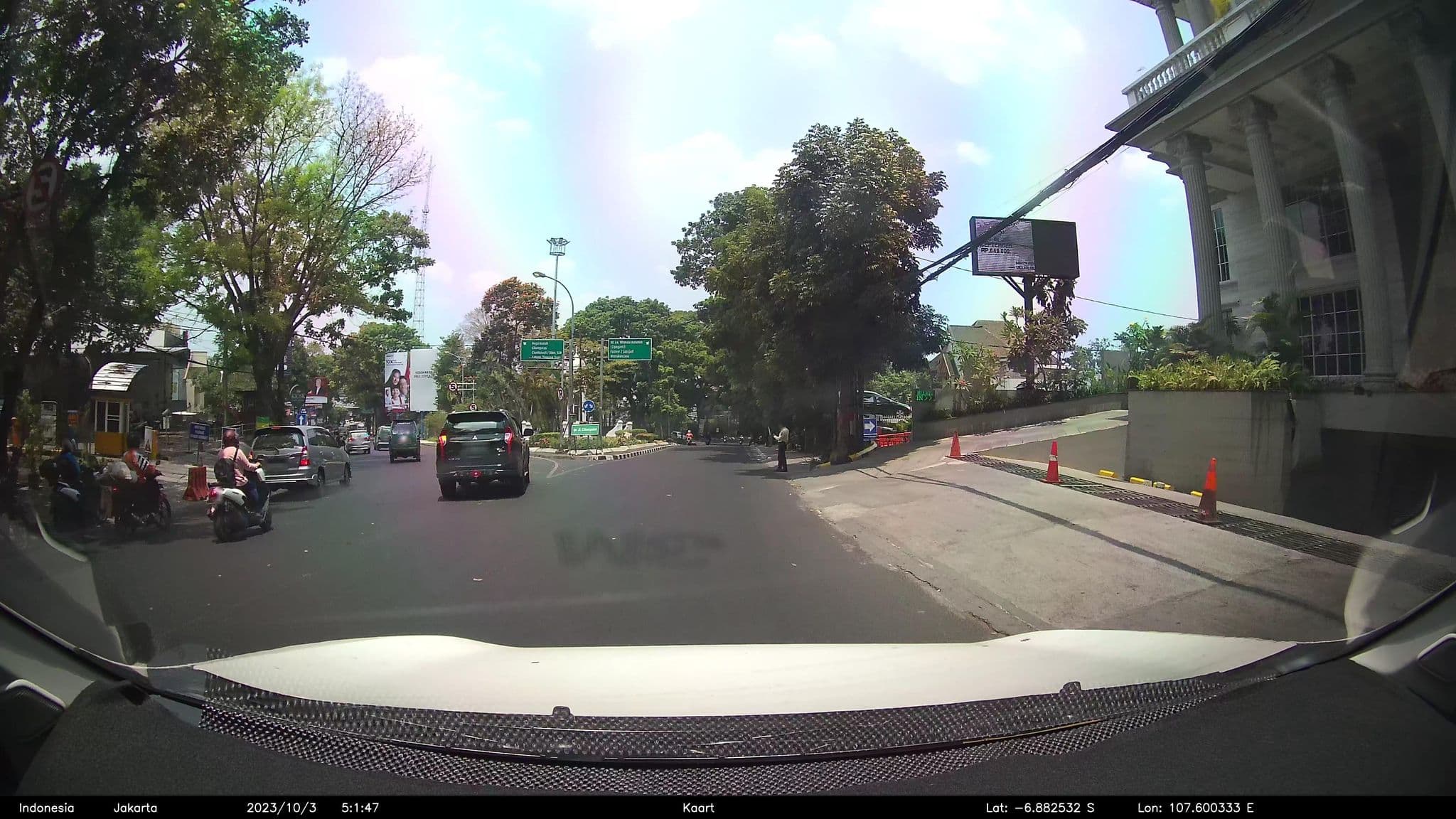 Street view near Hotel Belviu, Bandung — © kaart5 (CC BY-SA · Mapillary)