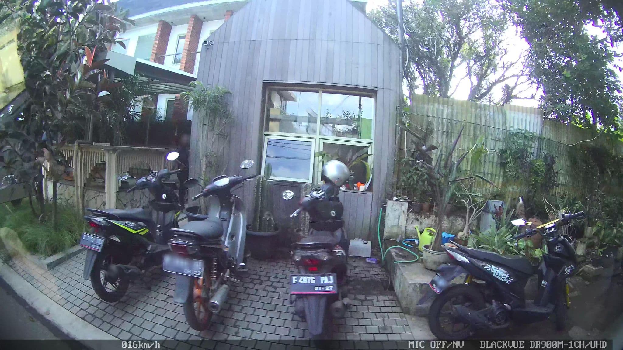 Street view near Oliver's Hostelry, Bandung — © kaart5 (CC BY-SA · Mapillary)