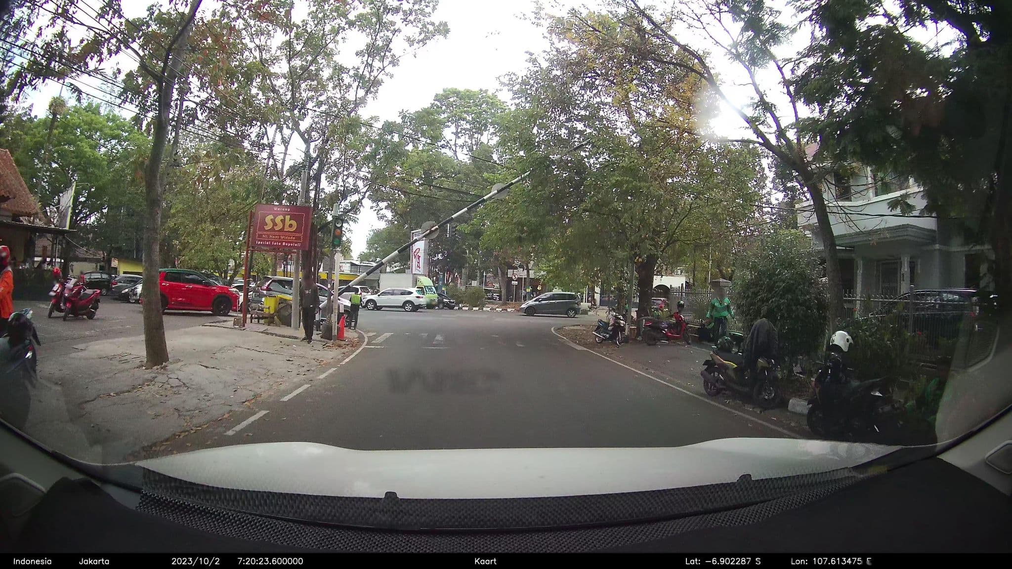 Street view near My Hotel, Bandung — © kaart5 (CC BY-SA · Mapillary)