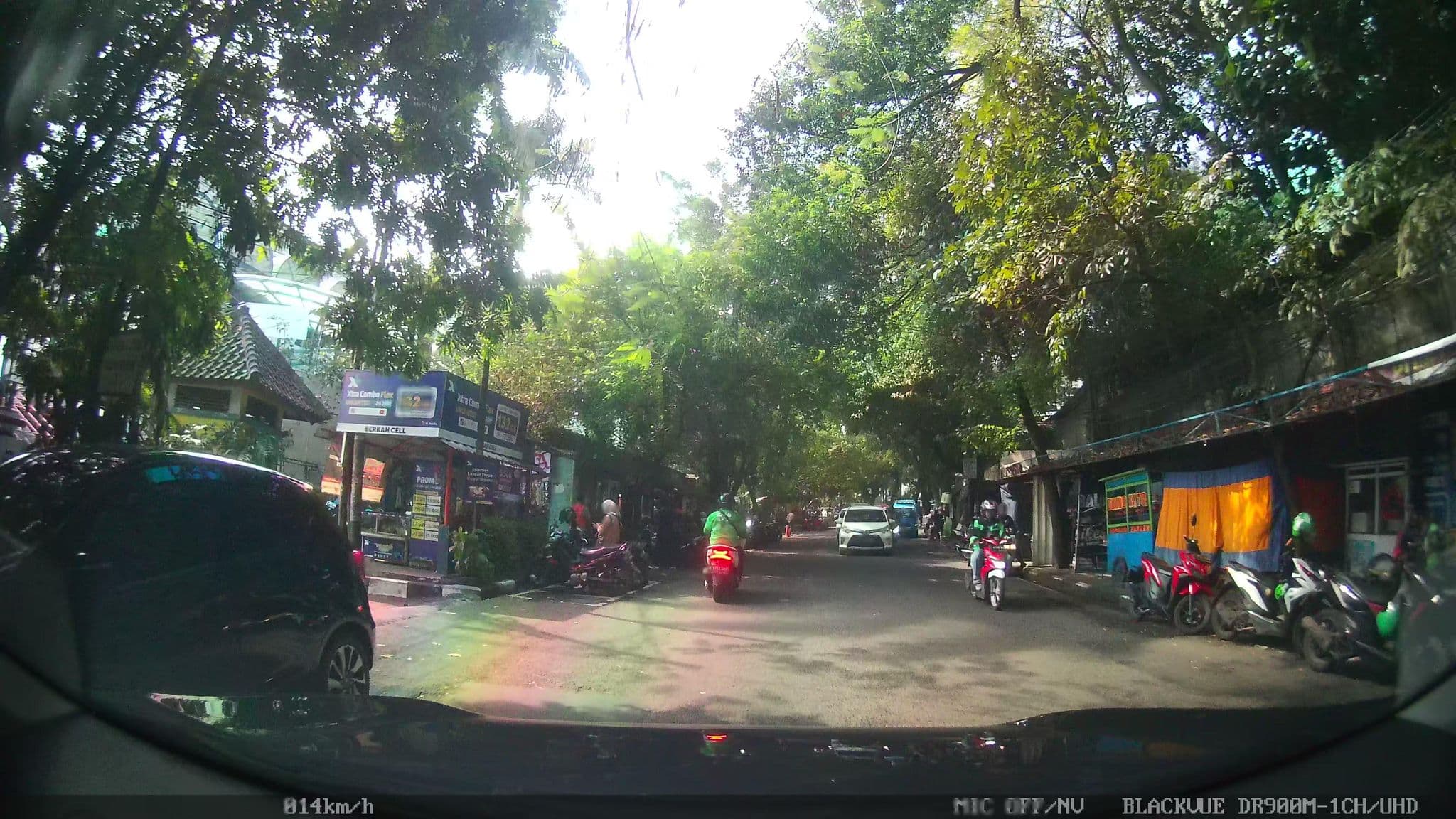 Street view near Kuta Paradiso Hotel, Bandung — © kaart5 (CC BY-SA · Mapillary)