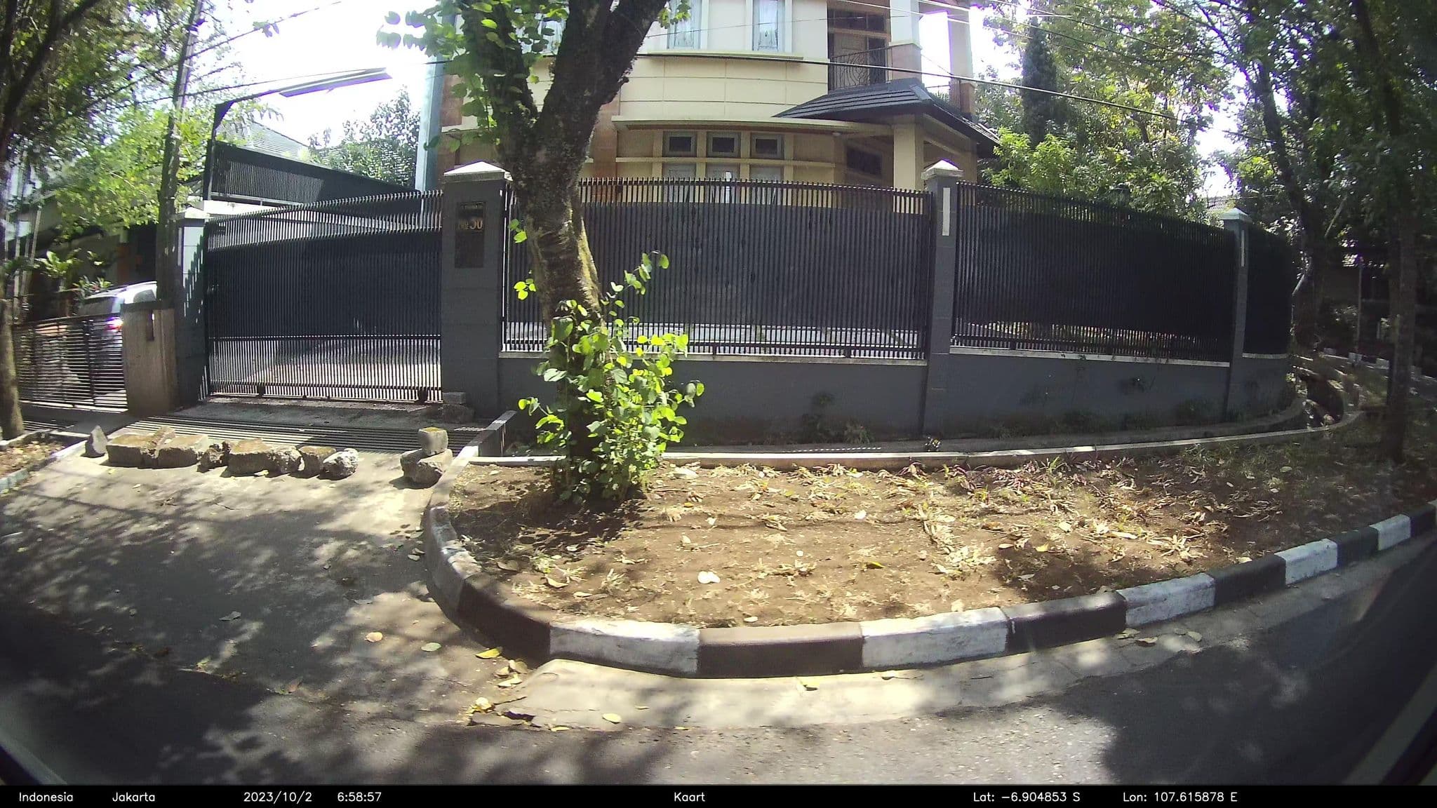 Street view near ATREE Guesthouse, Bandung — © kaart5 (CC BY-SA · Mapillary)