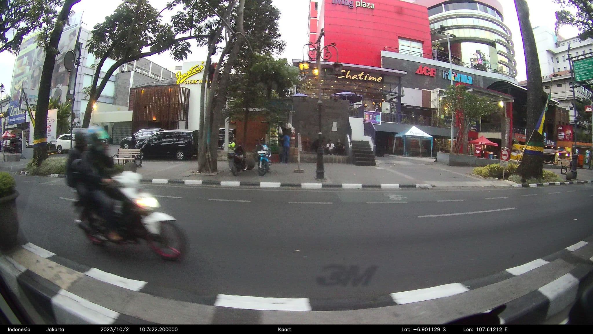 Street view near Kolam Renang Hotel Four Points, Bandung — © kaart5 (CC BY-SA · Mapillary)