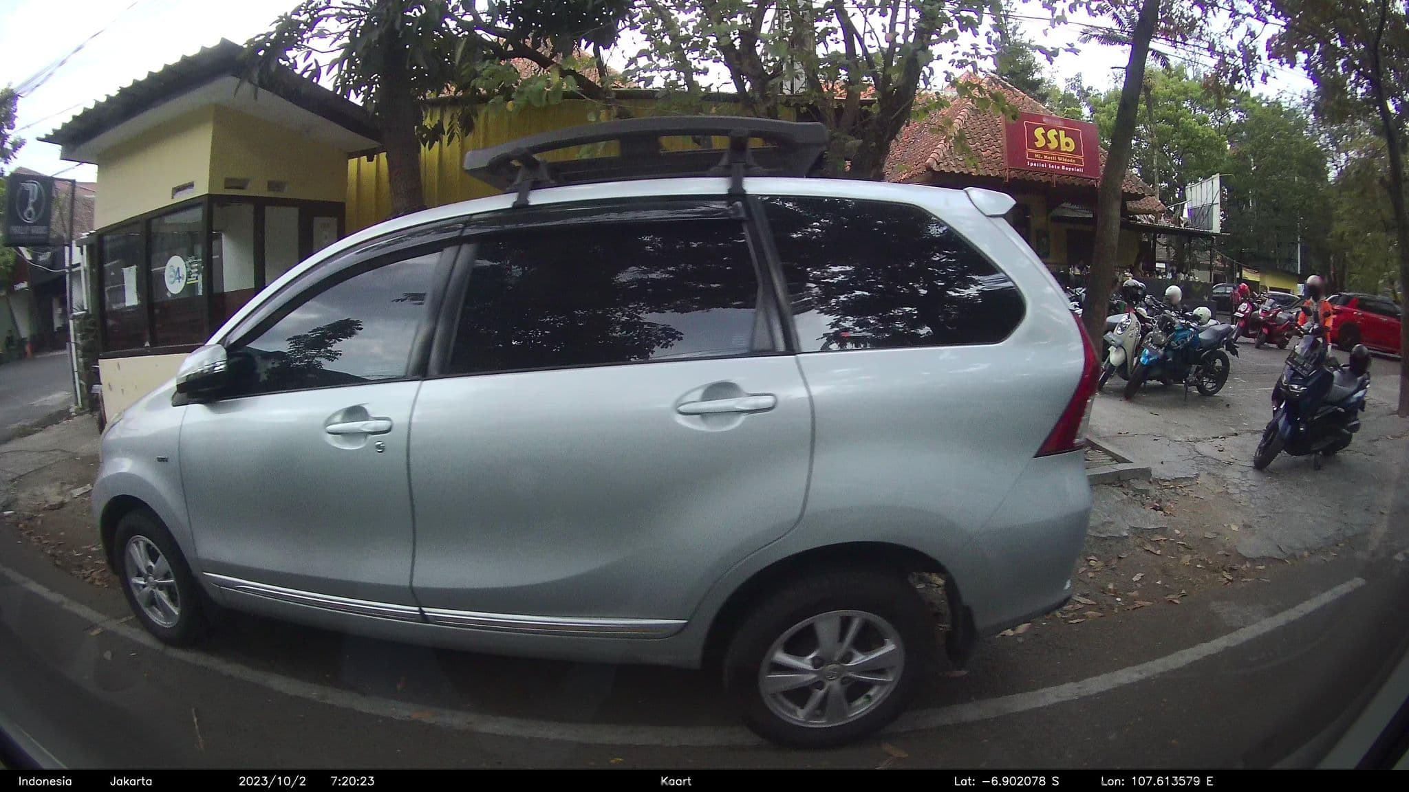Street view near Bobobox Pods Dago, Bandung — © kaart5 (CC BY-SA · Mapillary)