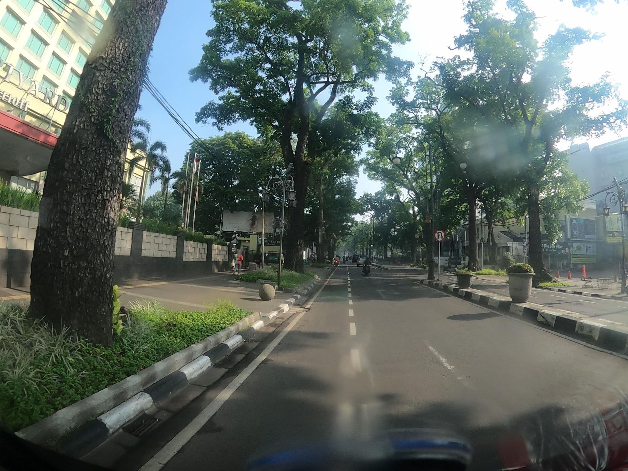Street view near Holiday Inn Bandung, Bandung — © rgtm_ryuiki (CC BY-SA · Mapillary)