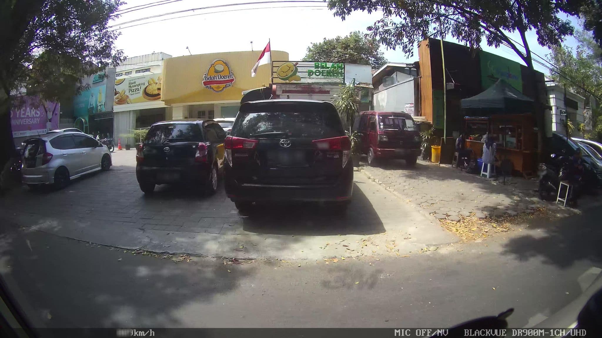 Street view near Hotel, Bandung — © kaart_4 (CC BY-SA · Mapillary)