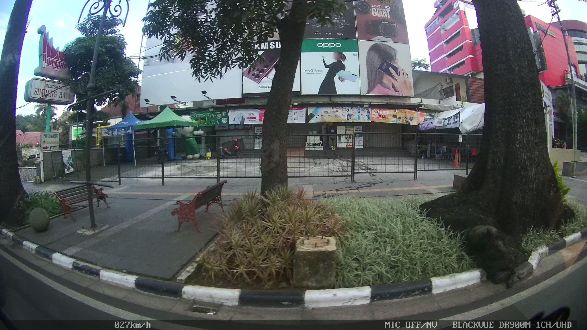 Street view near Morrissey Hotel, Bandung — © kaart_2 (CC BY-SA · Mapillary)
