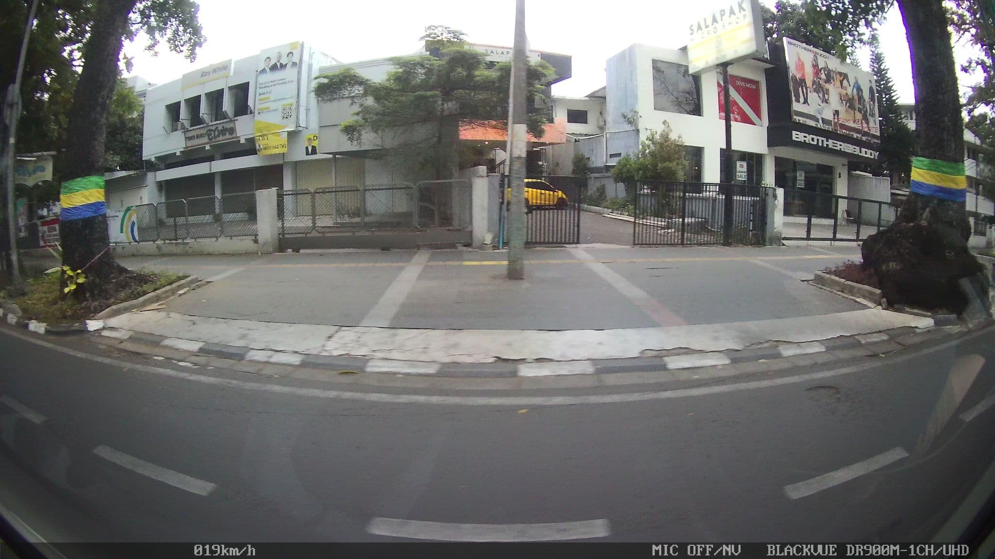 Street view near Zamrud 4 room - Hotel Holiday Inn Bandung, Bandung — © kaart_4 (CC BY-SA · Mapillary)