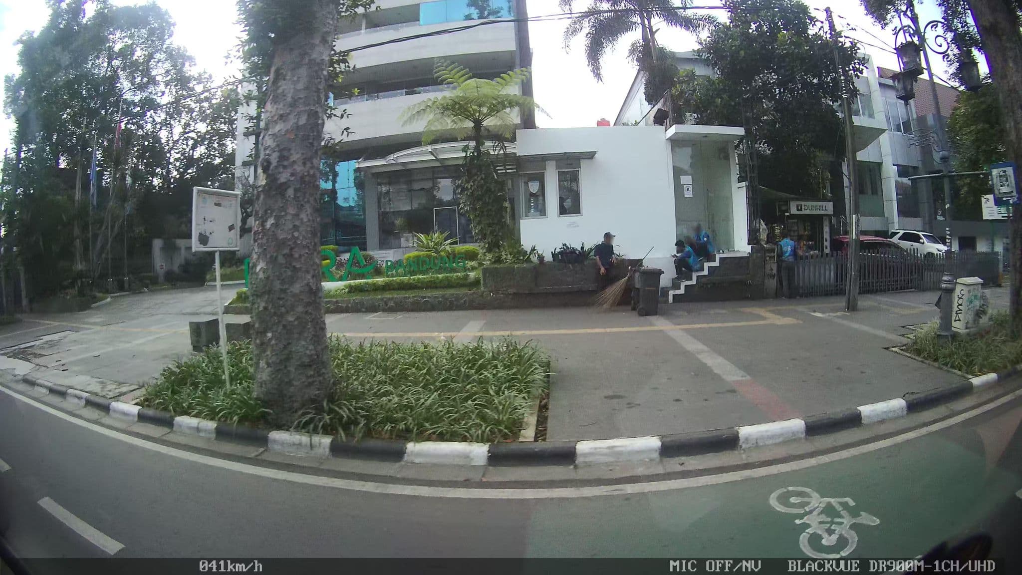 Street view near Patra Bandung Hotel, Bandung — © kaart5 (CC BY-SA · Mapillary)