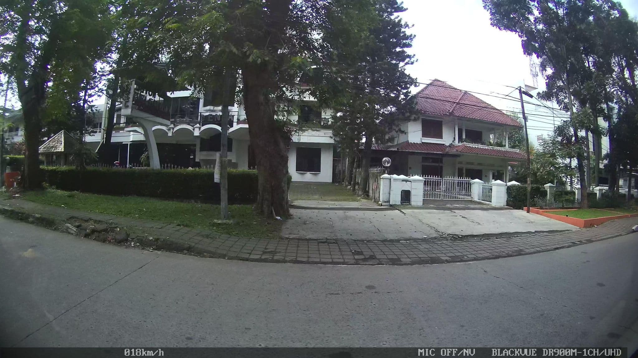 Street view near Hotel Puri Gardenia, Bandung — © kaart5 (CC BY-SA · Mapillary)