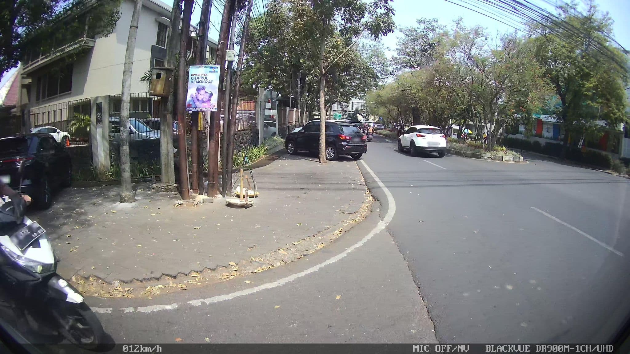 Street view near Deluxe Balcony Vio Hotel, Bandung — © kaart_4 (CC BY-SA · Mapillary)