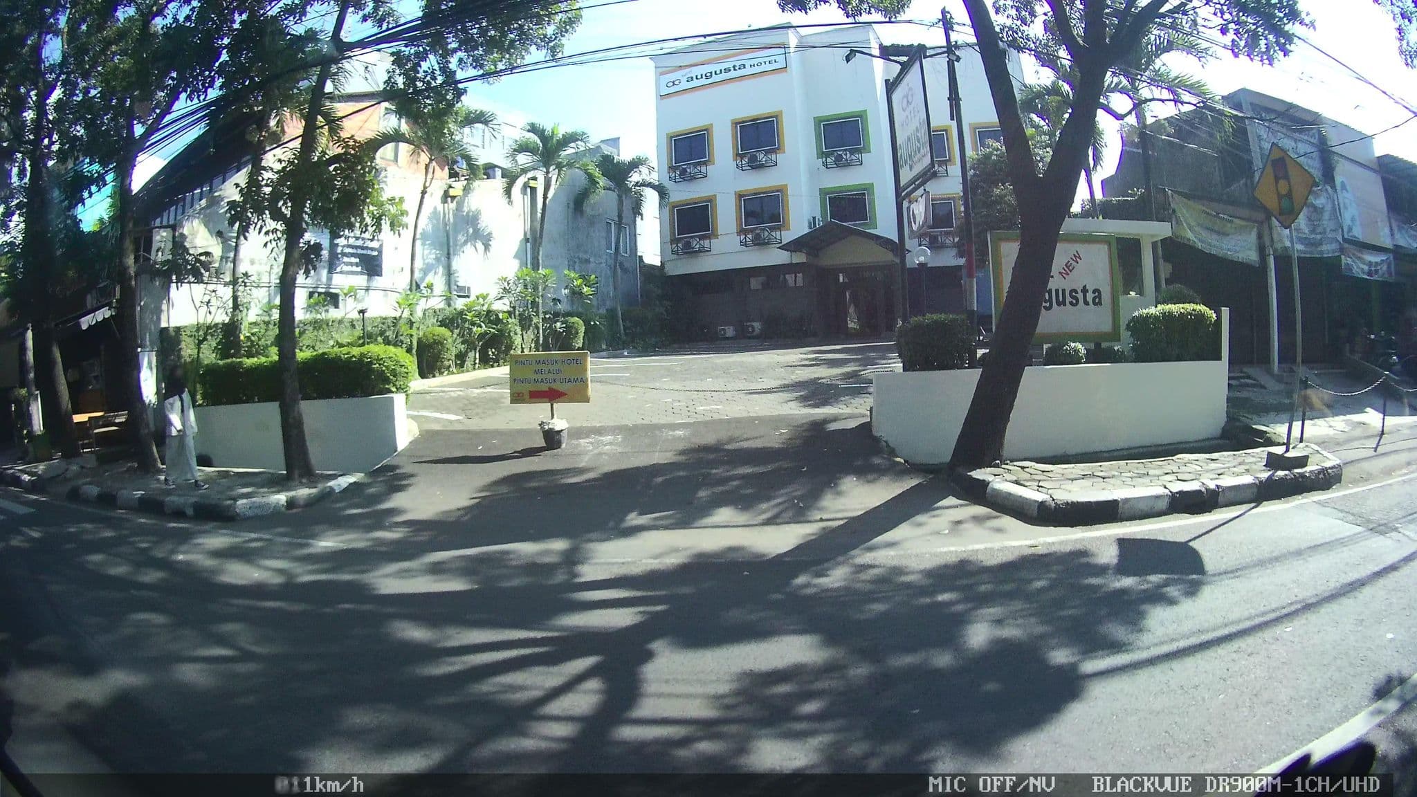 Street view near Agusta Hotel And Traveju, Bandung — © kaart_2 (CC BY-SA · Mapillary)