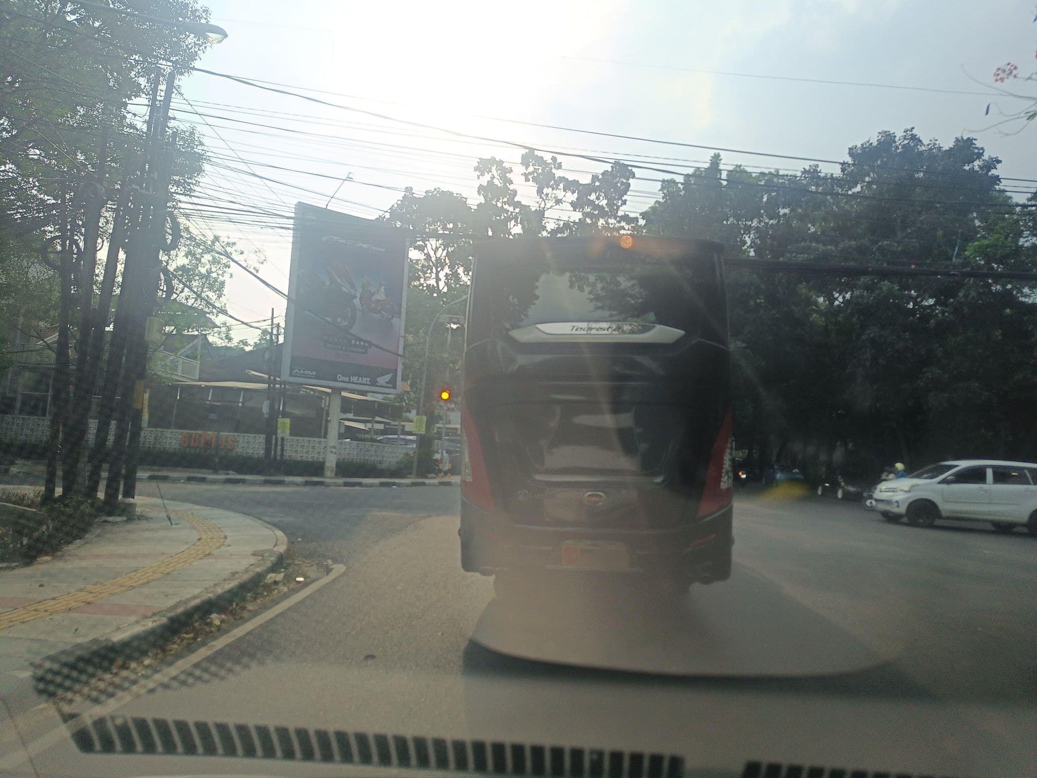 Street view near Room 103 Amaris Hotel Cimanuk, Bandung — © hen0ch (CC BY-SA · Mapillary)