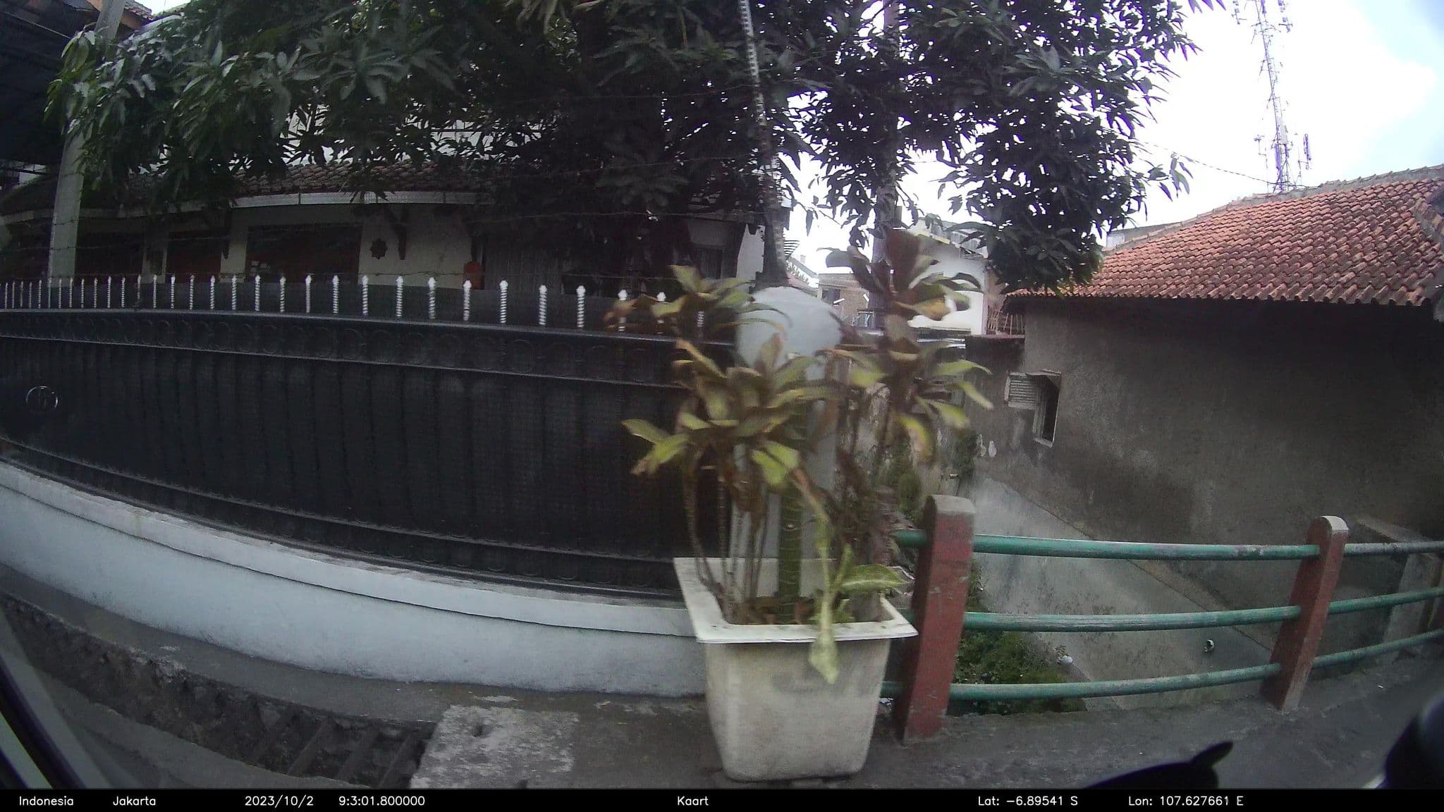 Street view near Ruang Waktu 8 Jam (Kasur), Bandung — © kaart5 (CC BY-SA · Mapillary)