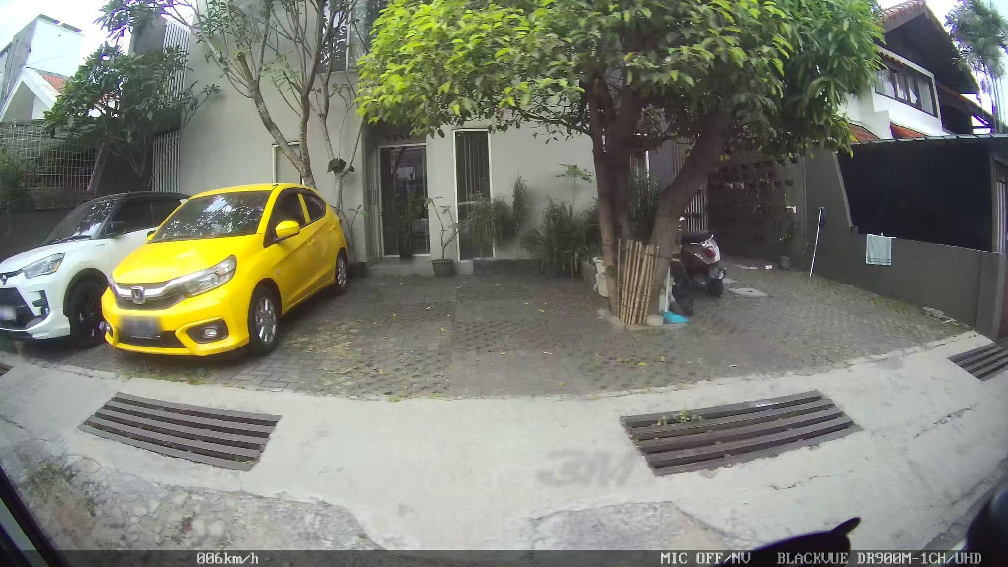 Street view near Sisco Bed & Breakfast, Bandung — © kaart_4 (CC BY-SA · Mapillary)