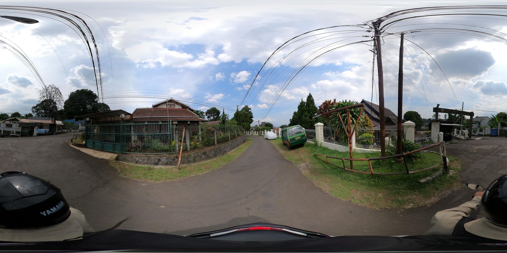 Street view near Dago Guest House, Bandung — © Kaart_Local (CC BY-SA · Mapillary)